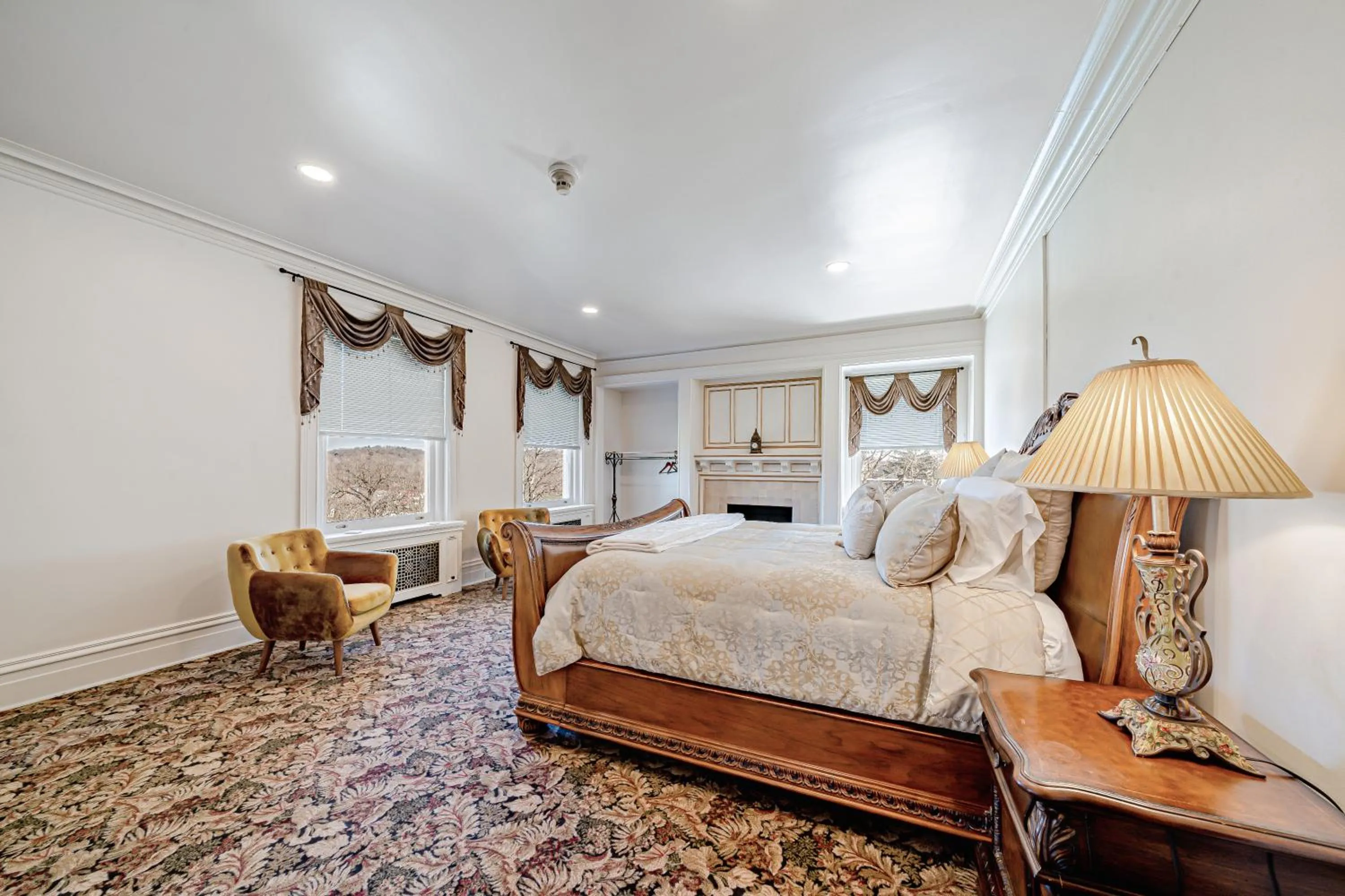 Bedroom, Bed in The Grandeur Estate