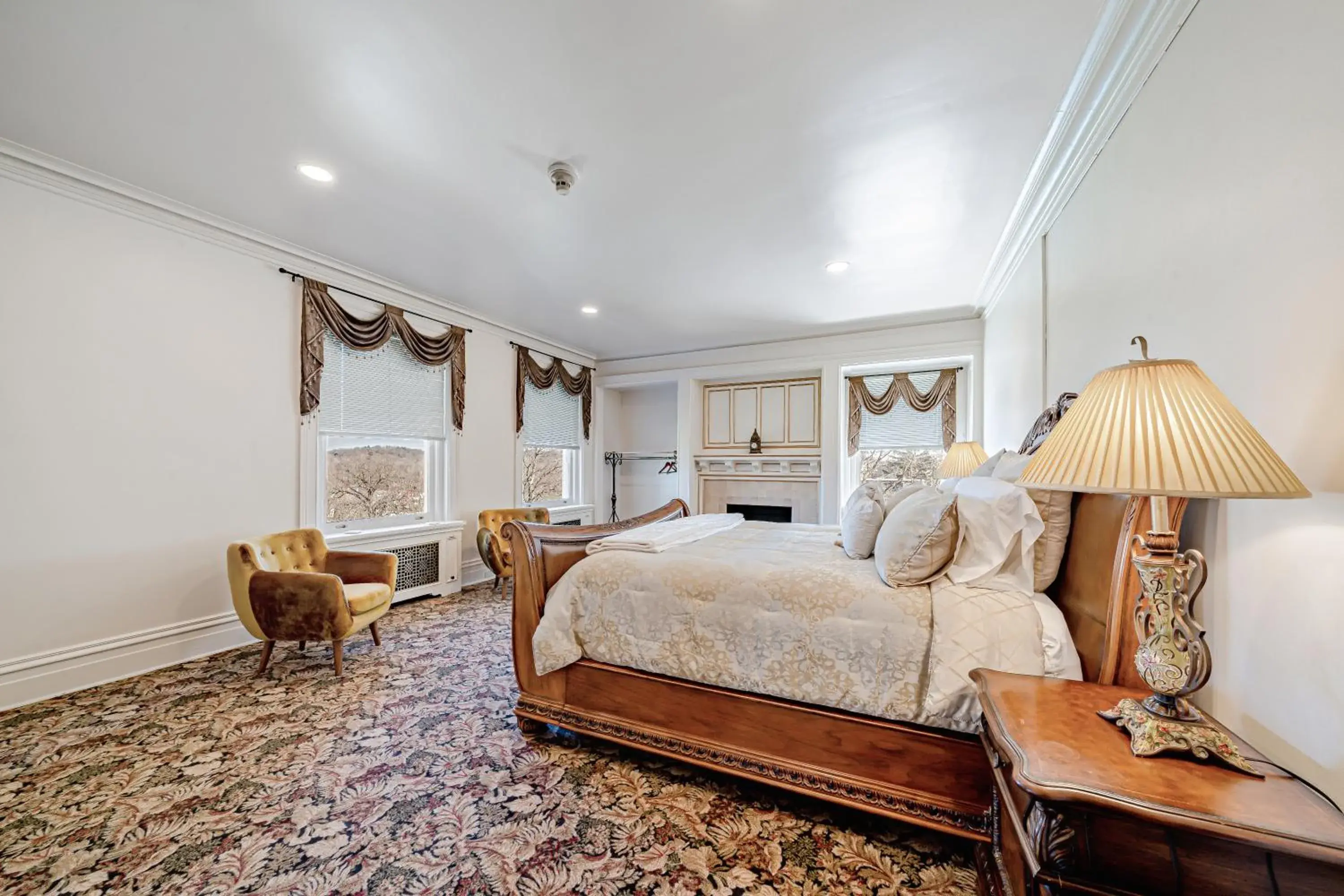 King Suite in The Grandeur Estate King Suite in The Grandeur Estate