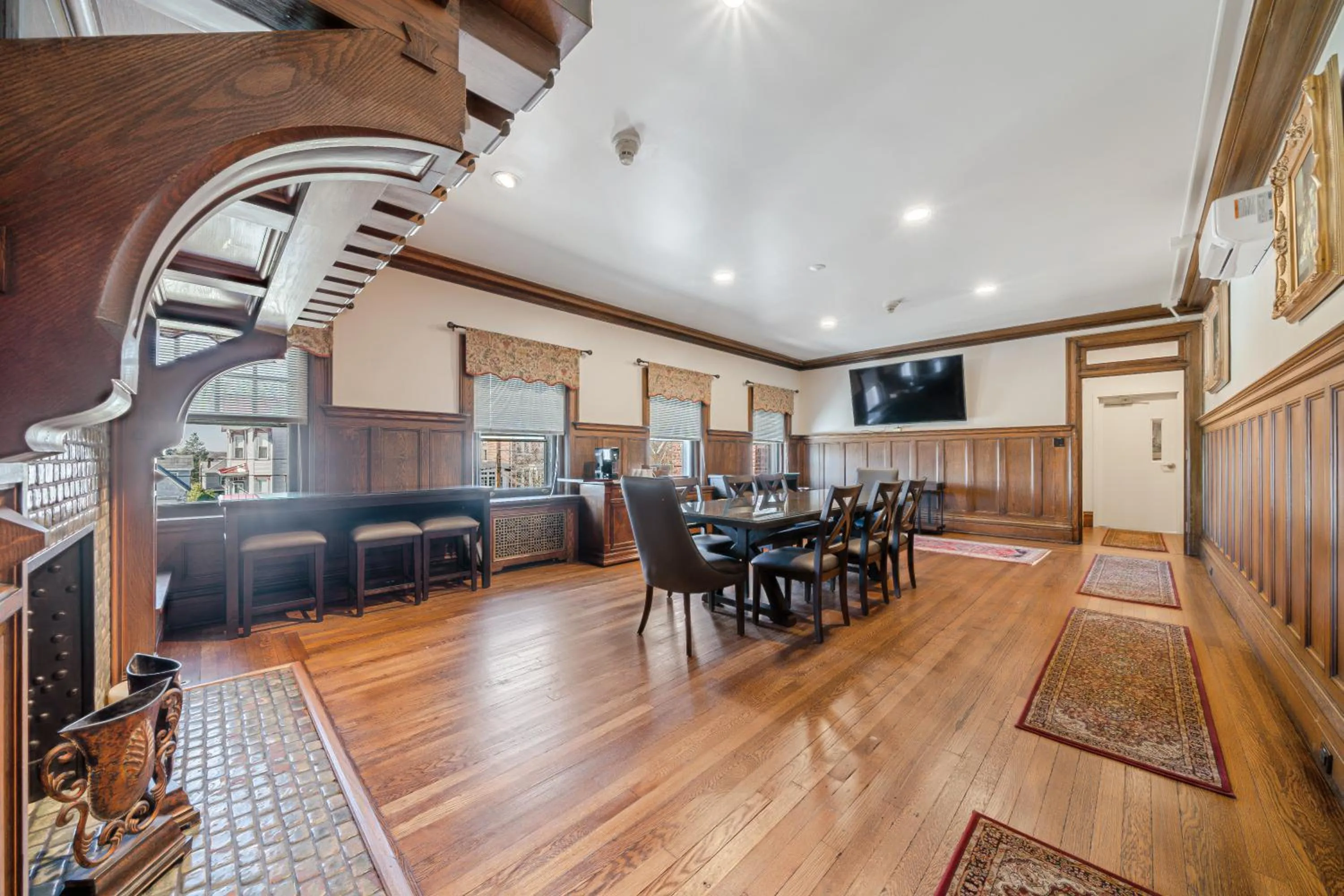Communal lounge/ TV room in The Grandeur Estate