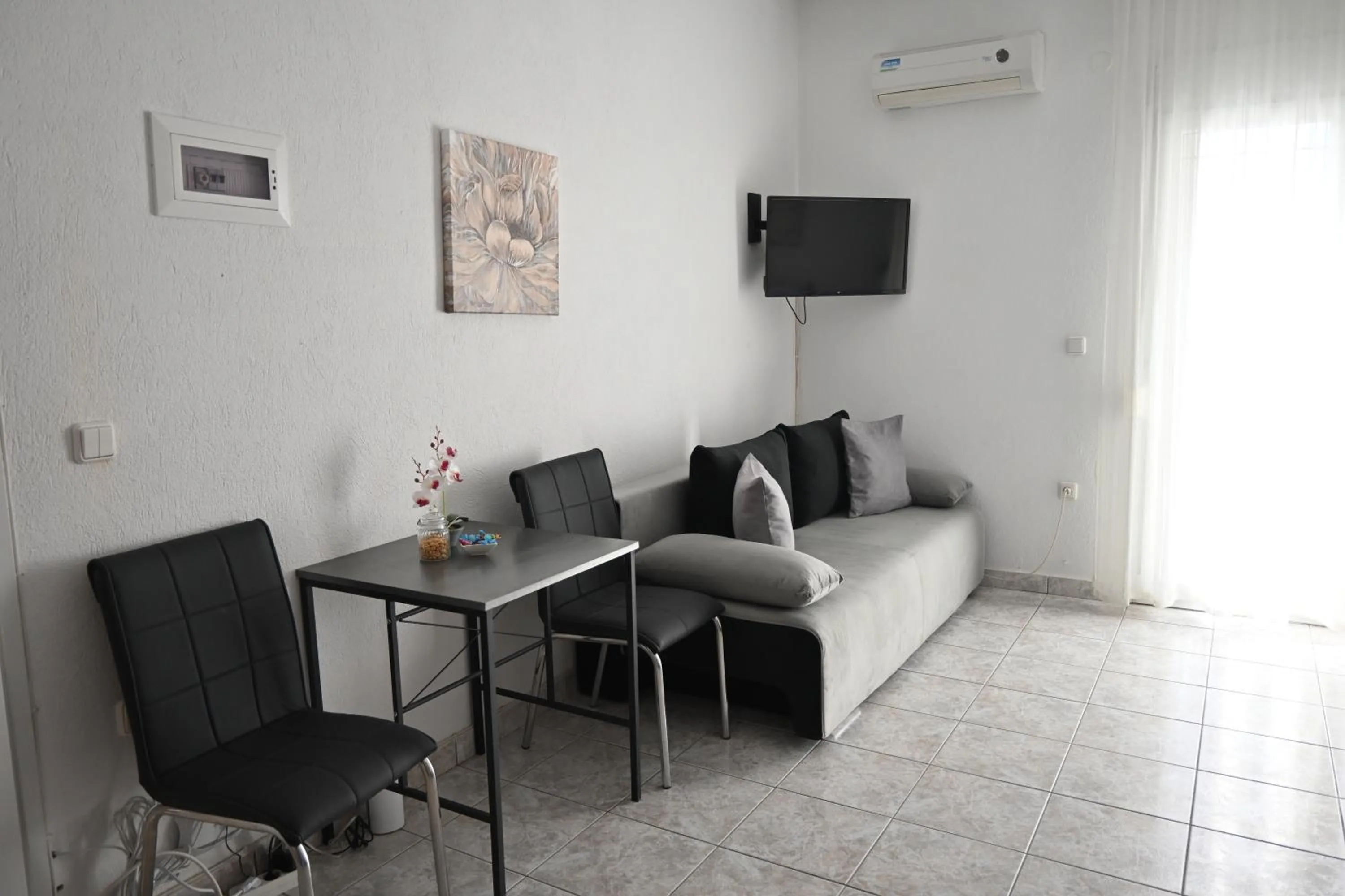 TV and multimedia in Doukas Aparthotel