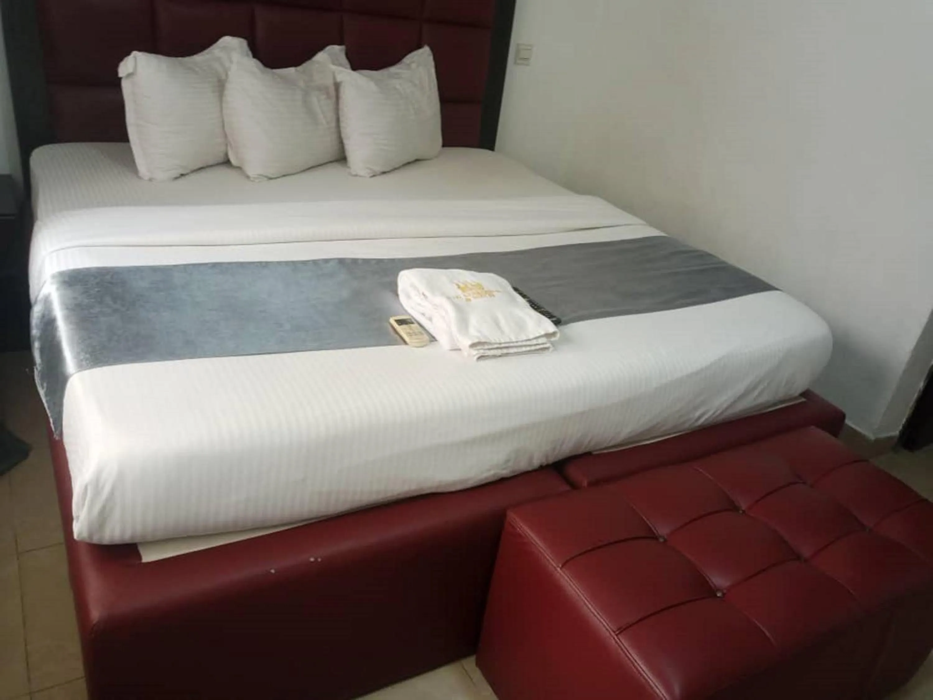 Bed in 4th Apartment and Suites