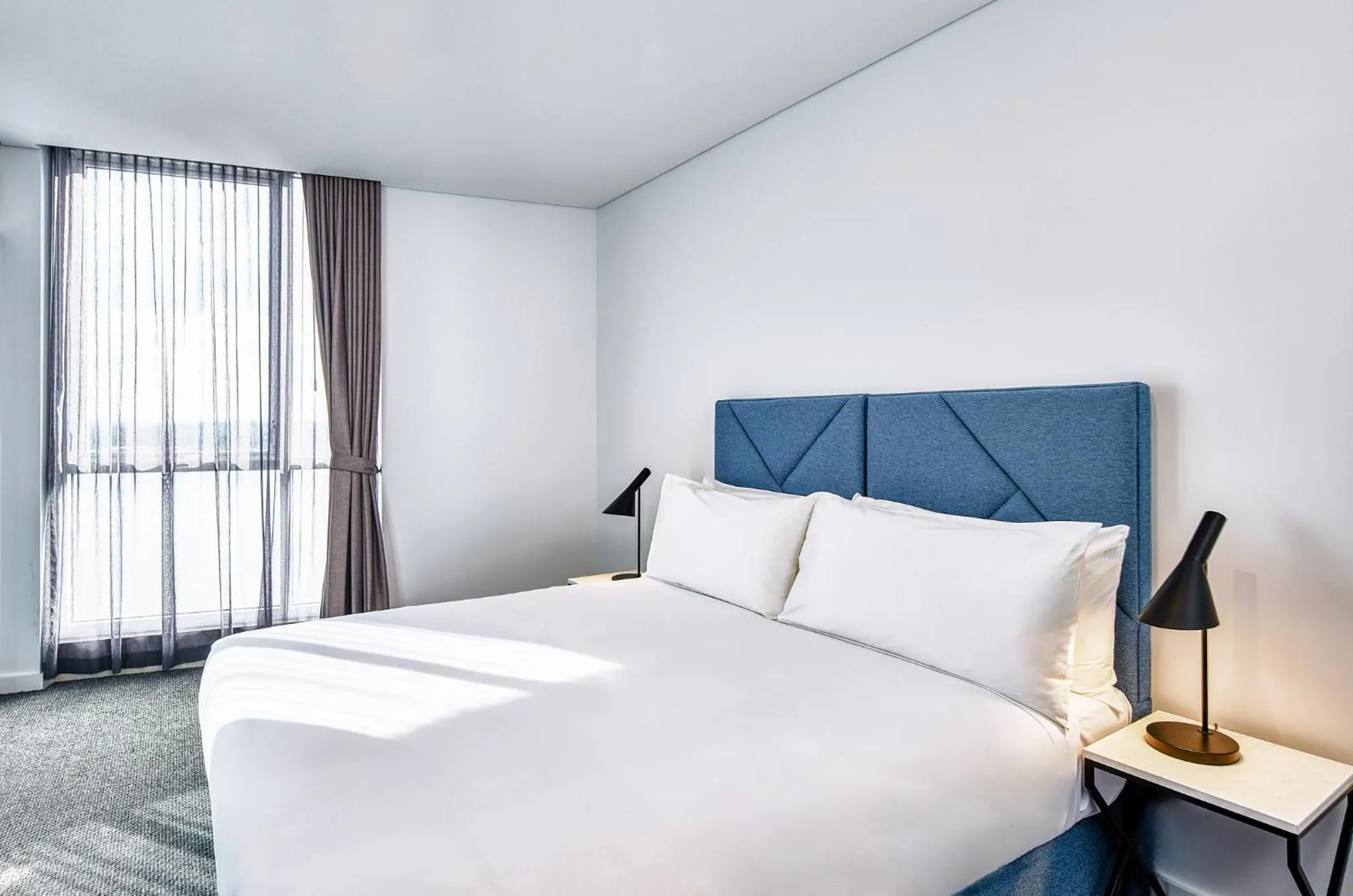 Bedroom, Bed in Meriton Suites Liverpool