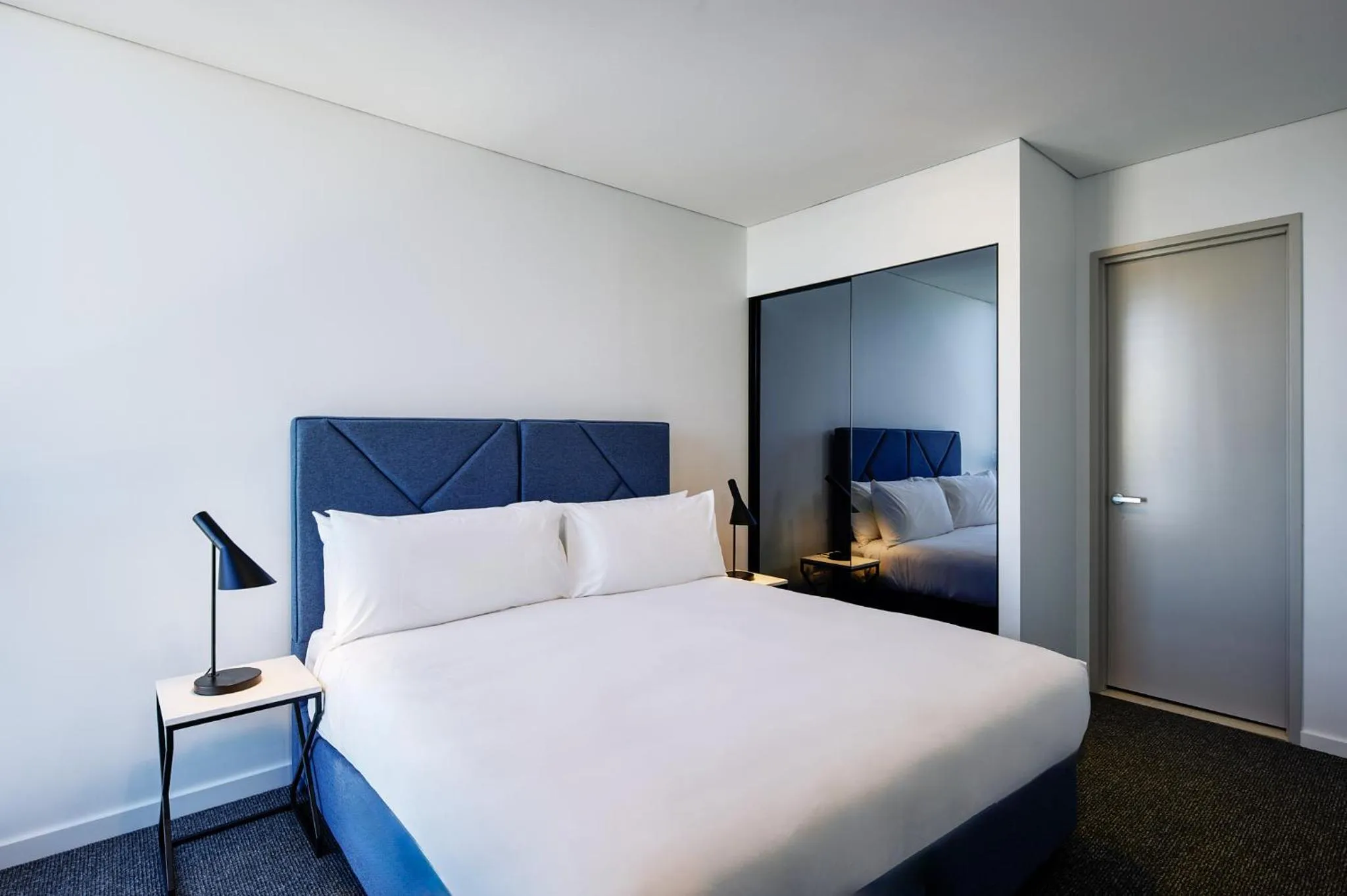 Bedroom, Bed in Meriton Suites Liverpool