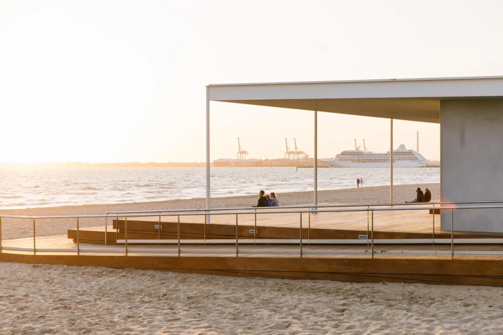 Beach in HV.Hotel Apartment at South Melbourne Market