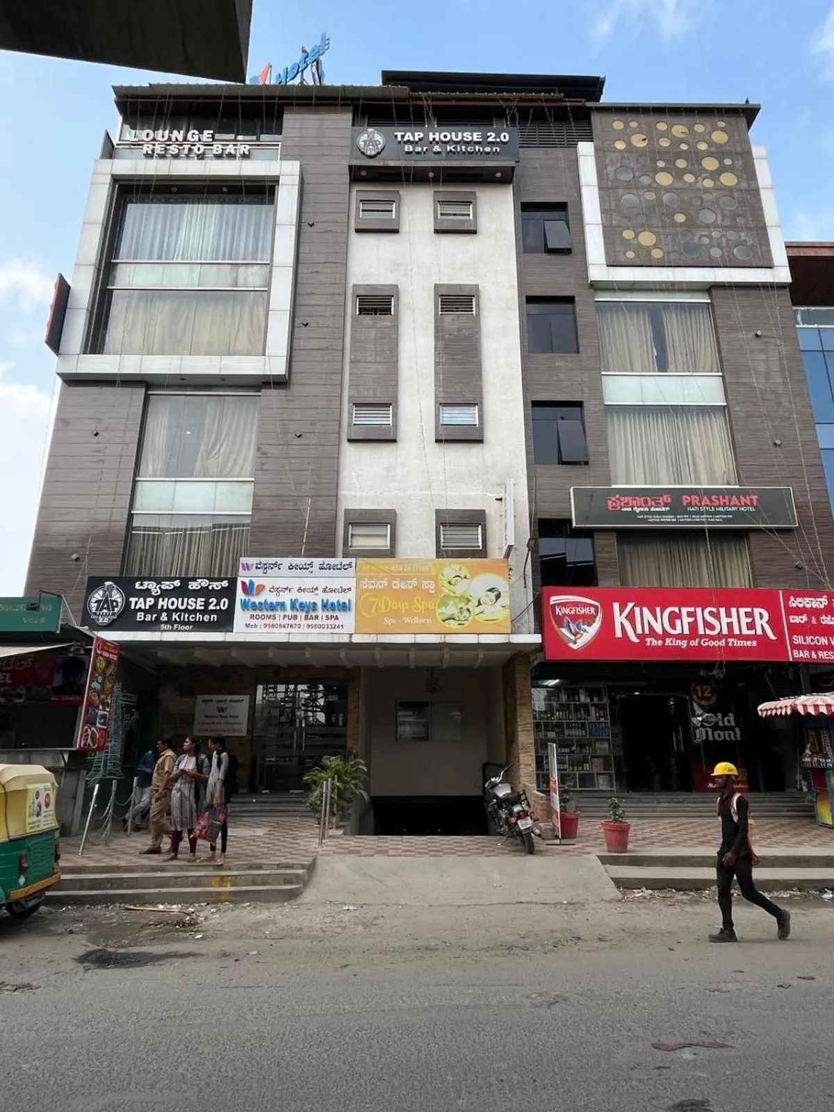 Property building in Western Keys Hotel