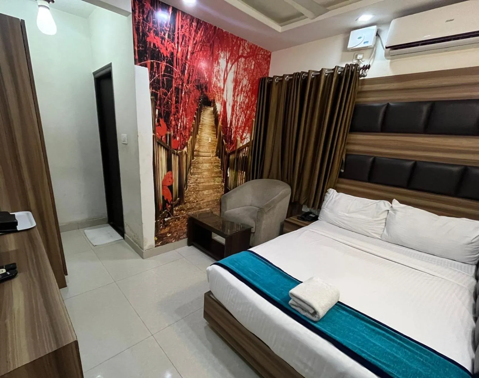 Photo of the whole room, Bed in Western Keys Hotel