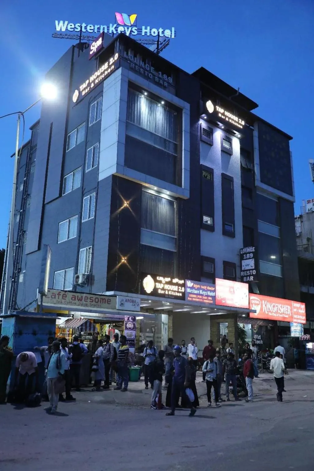 Property building in Western Keys Hotel