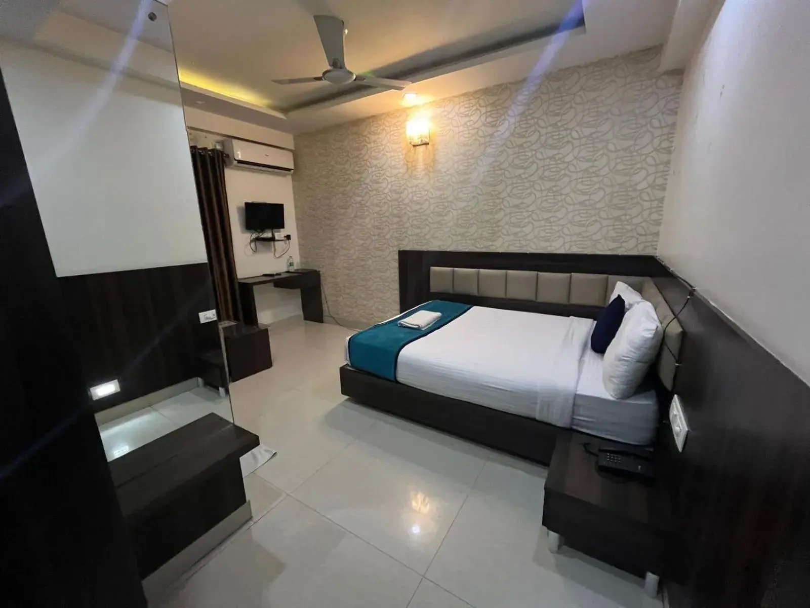 Standard Double Room in Western Keys Hotel Standard Double Room in Western Keys Hotel