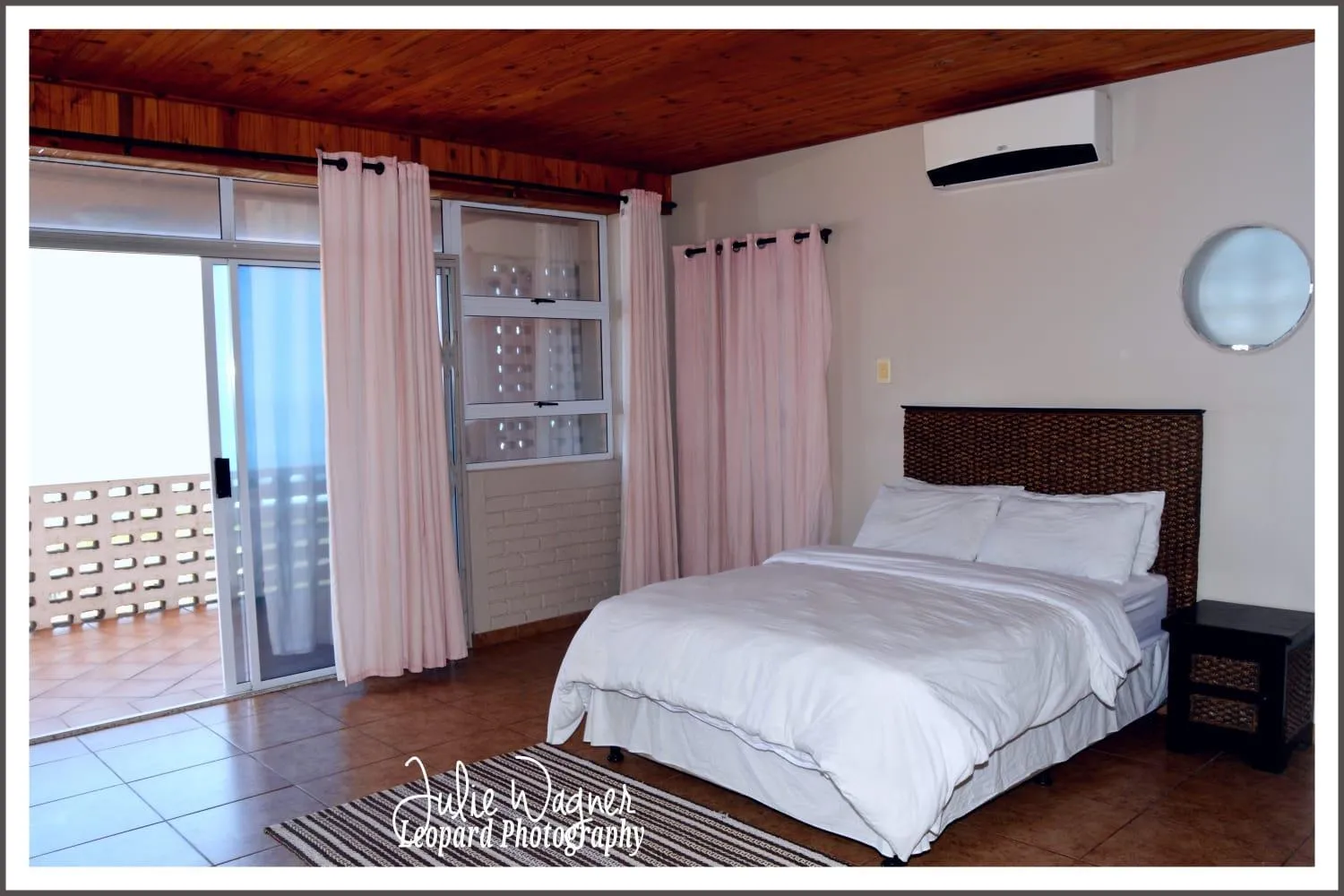 Bed in Golden Dawn Chalets