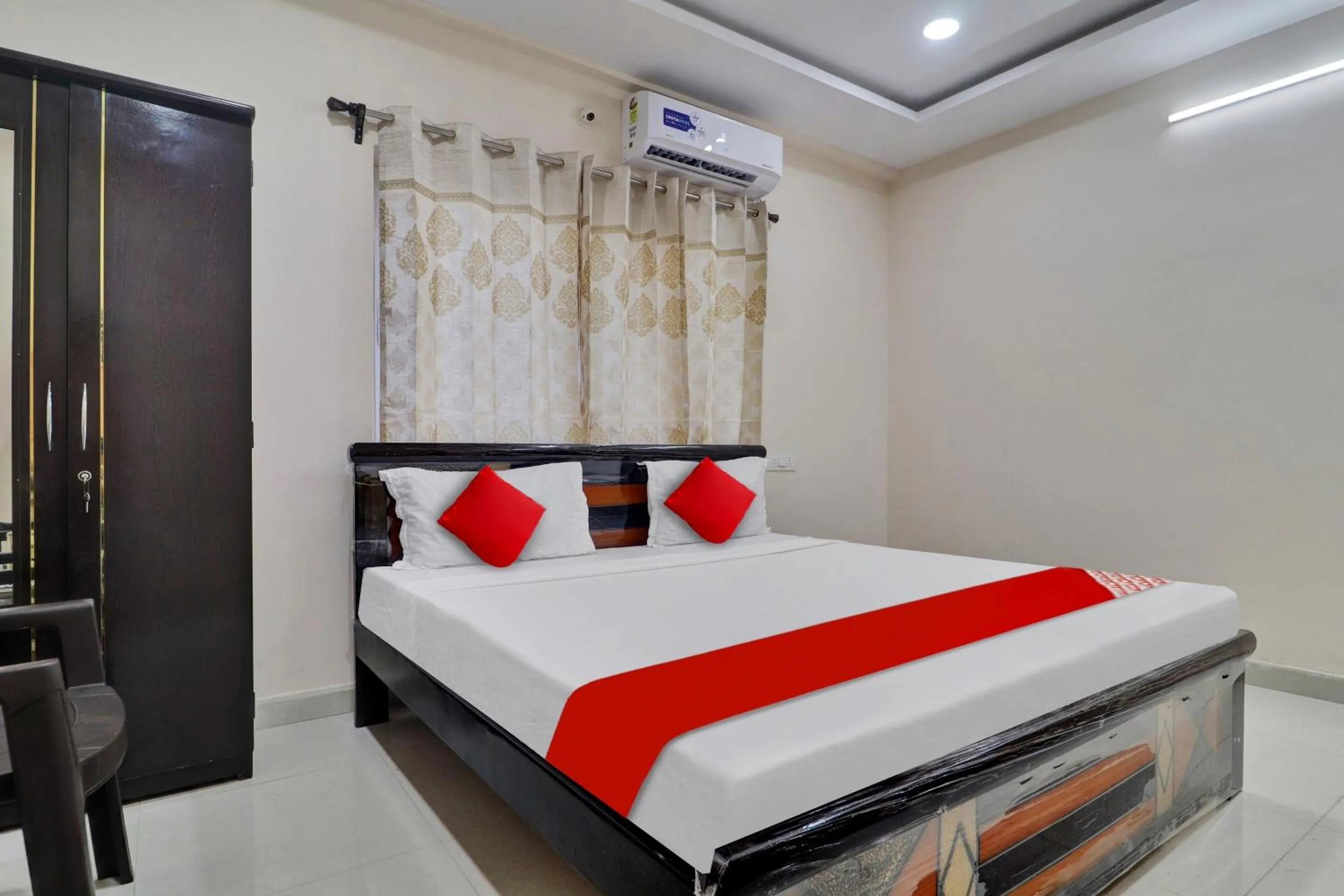 Bedroom, Bed in Hotel O Shri Ganesh Residency
