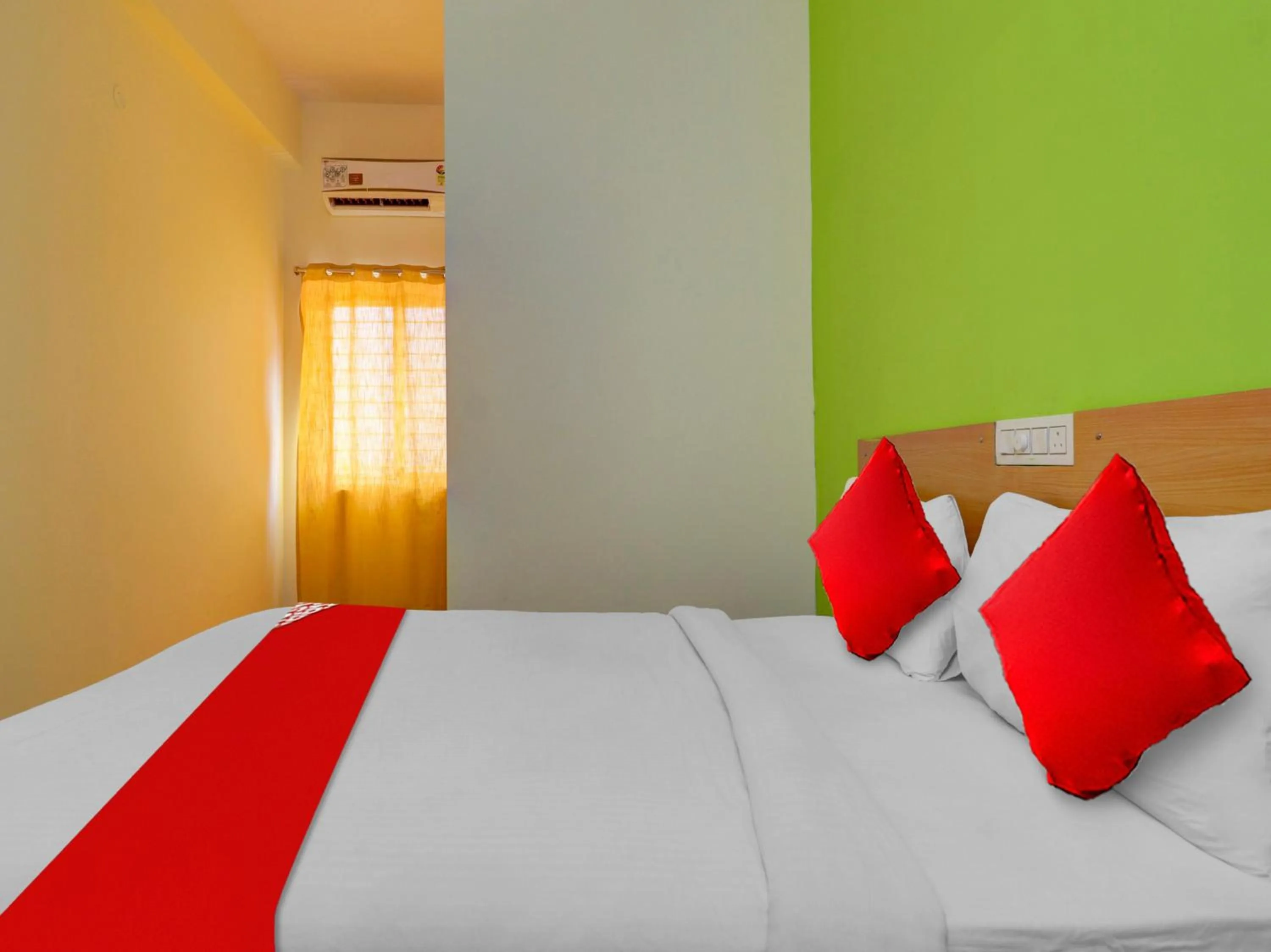 Bedroom, Bed in Super Collection O RBS NFC Road