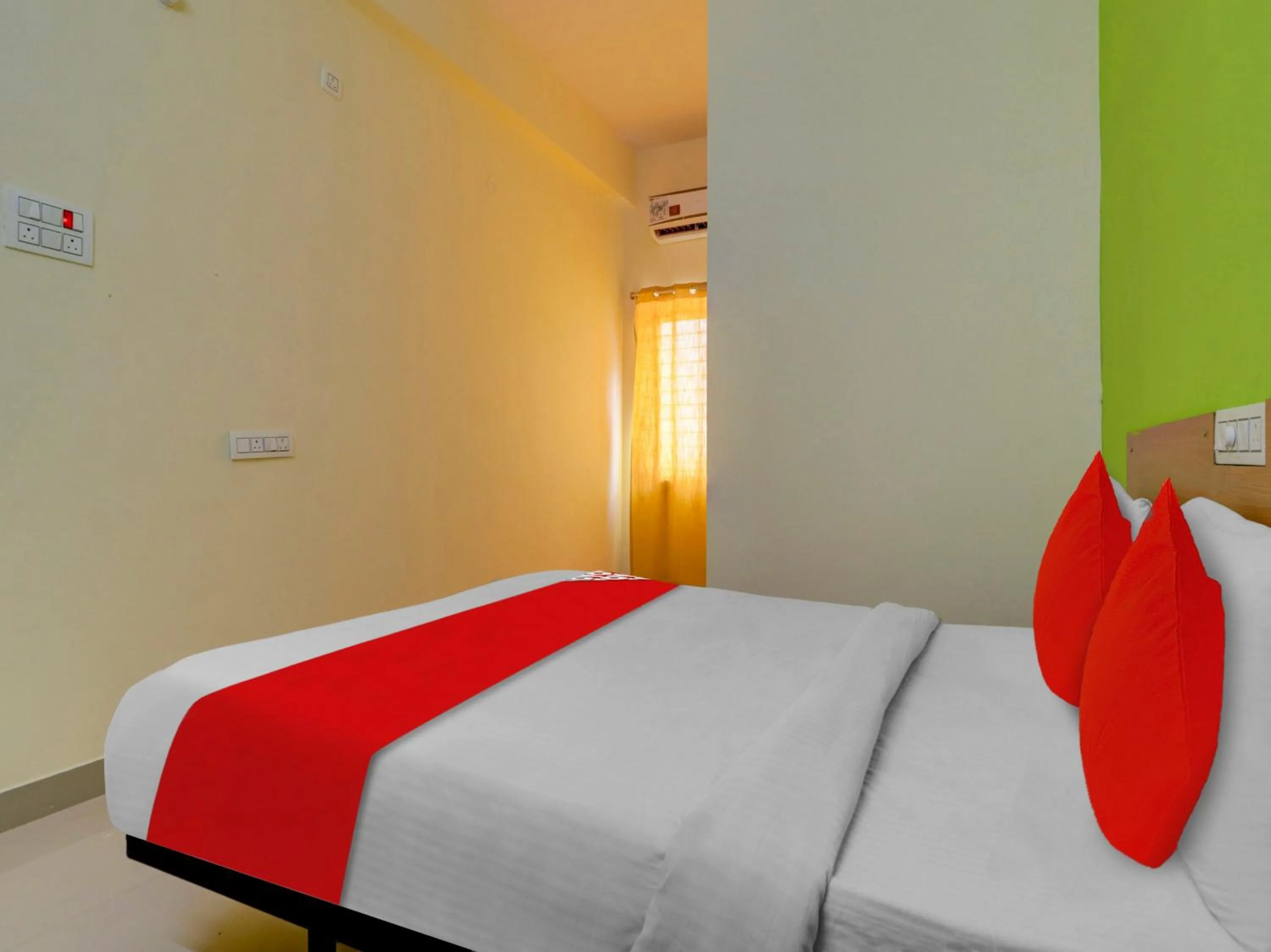 Bedroom, Bed in Super Collection O RBS NFC Road