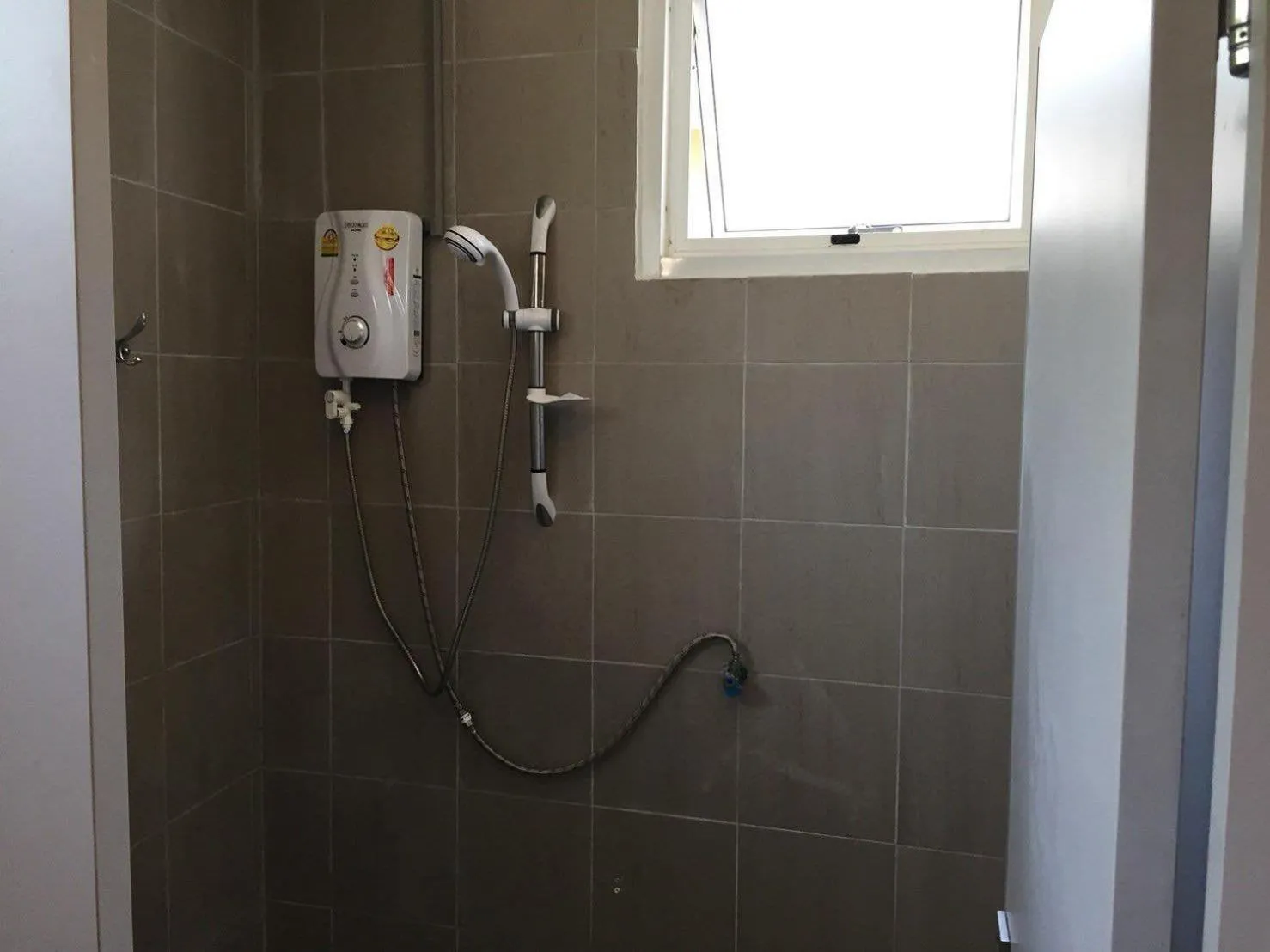 Shower in Rasta Hostel By Little Boat