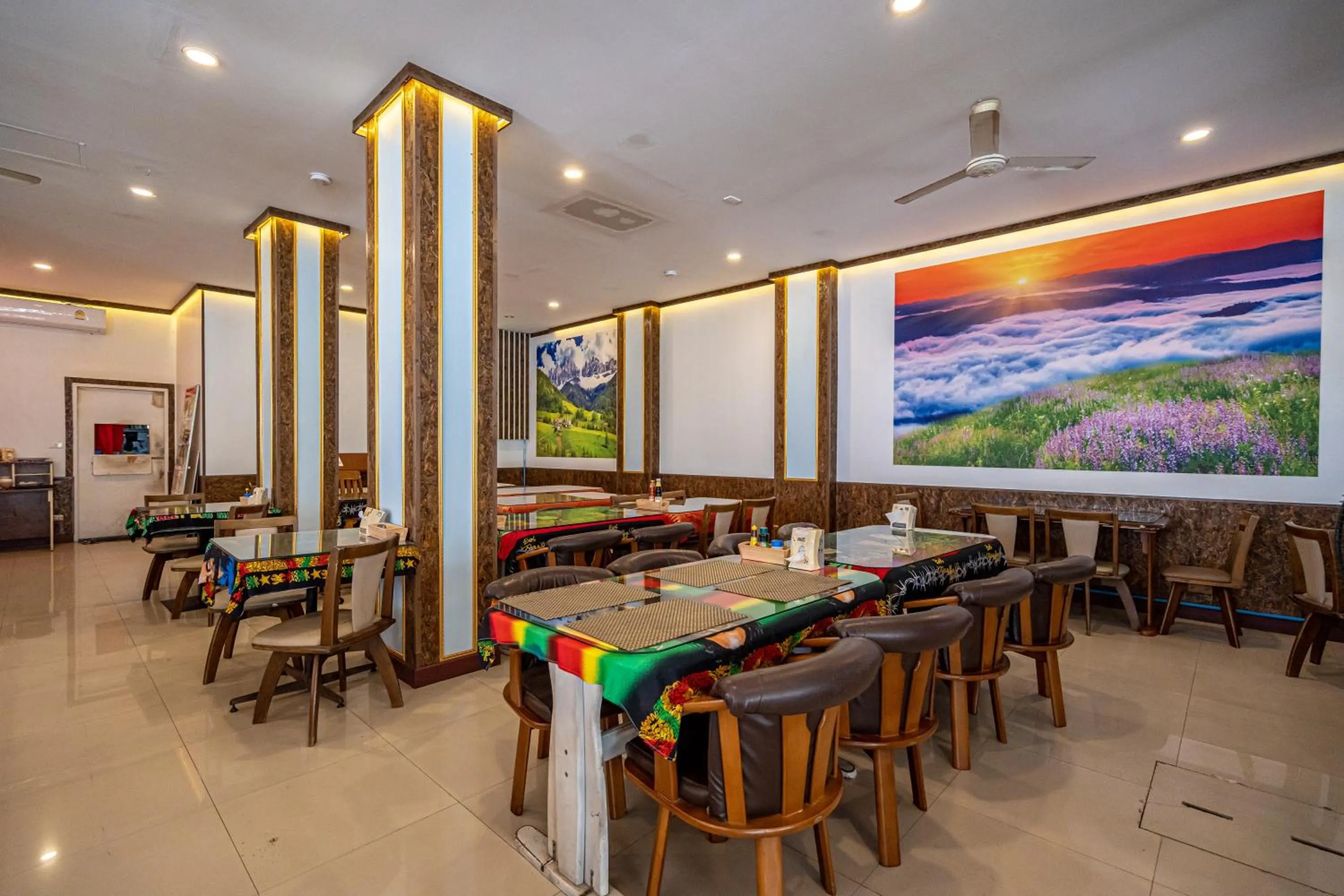 Restaurant/places to eat in Santi White House Patong