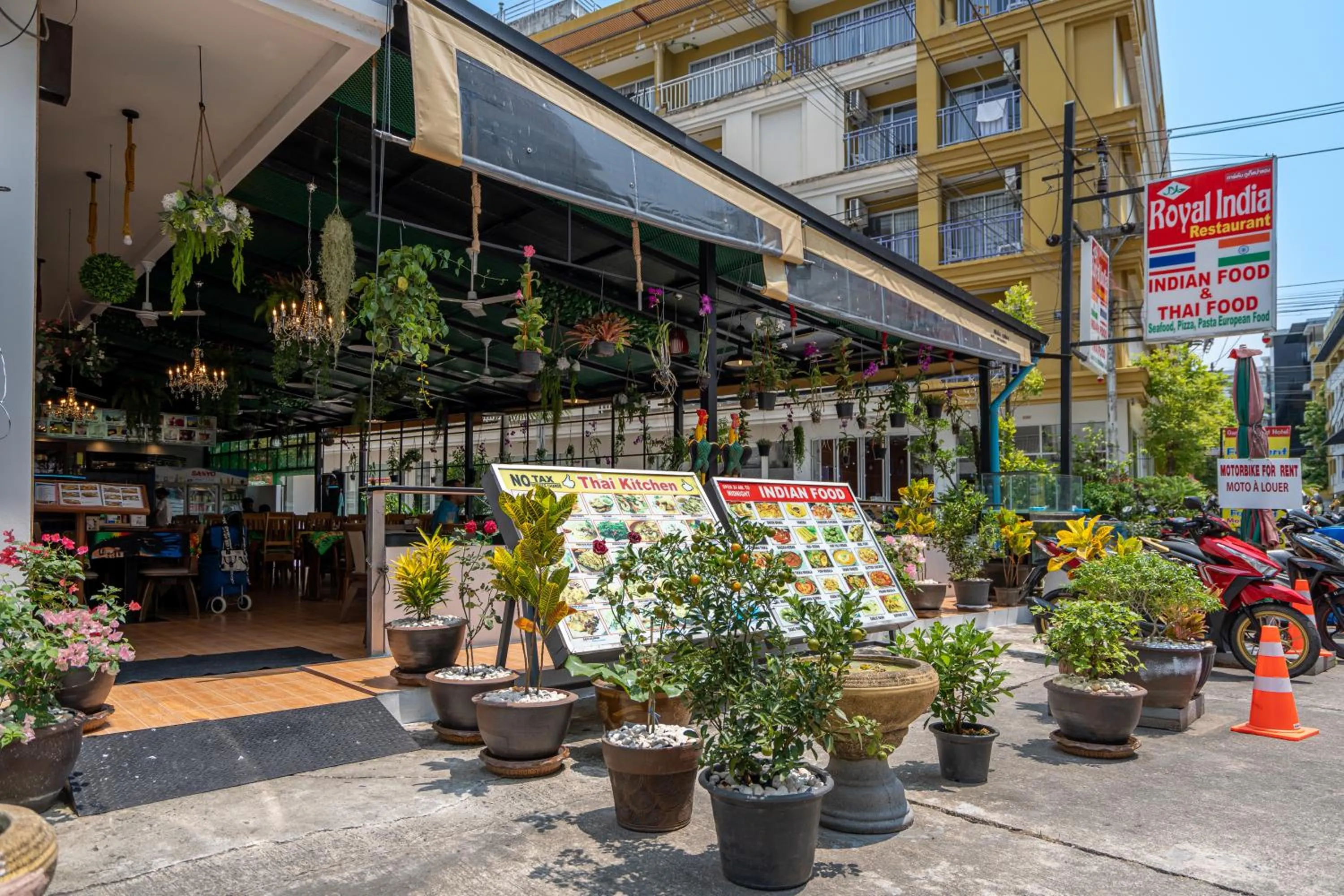 Restaurant/places to eat in Santi White House Patong