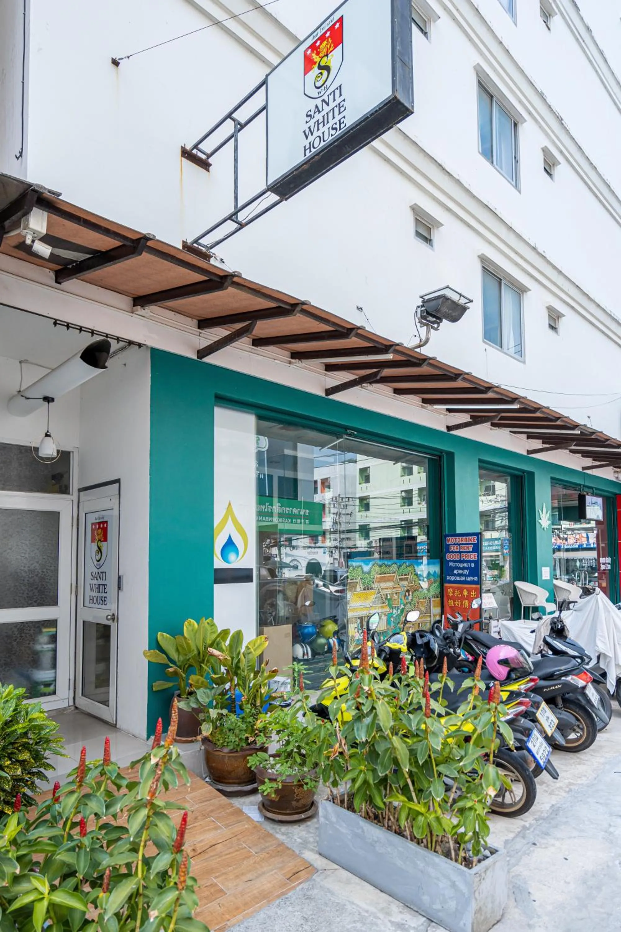 Parking in Santi White House Patong