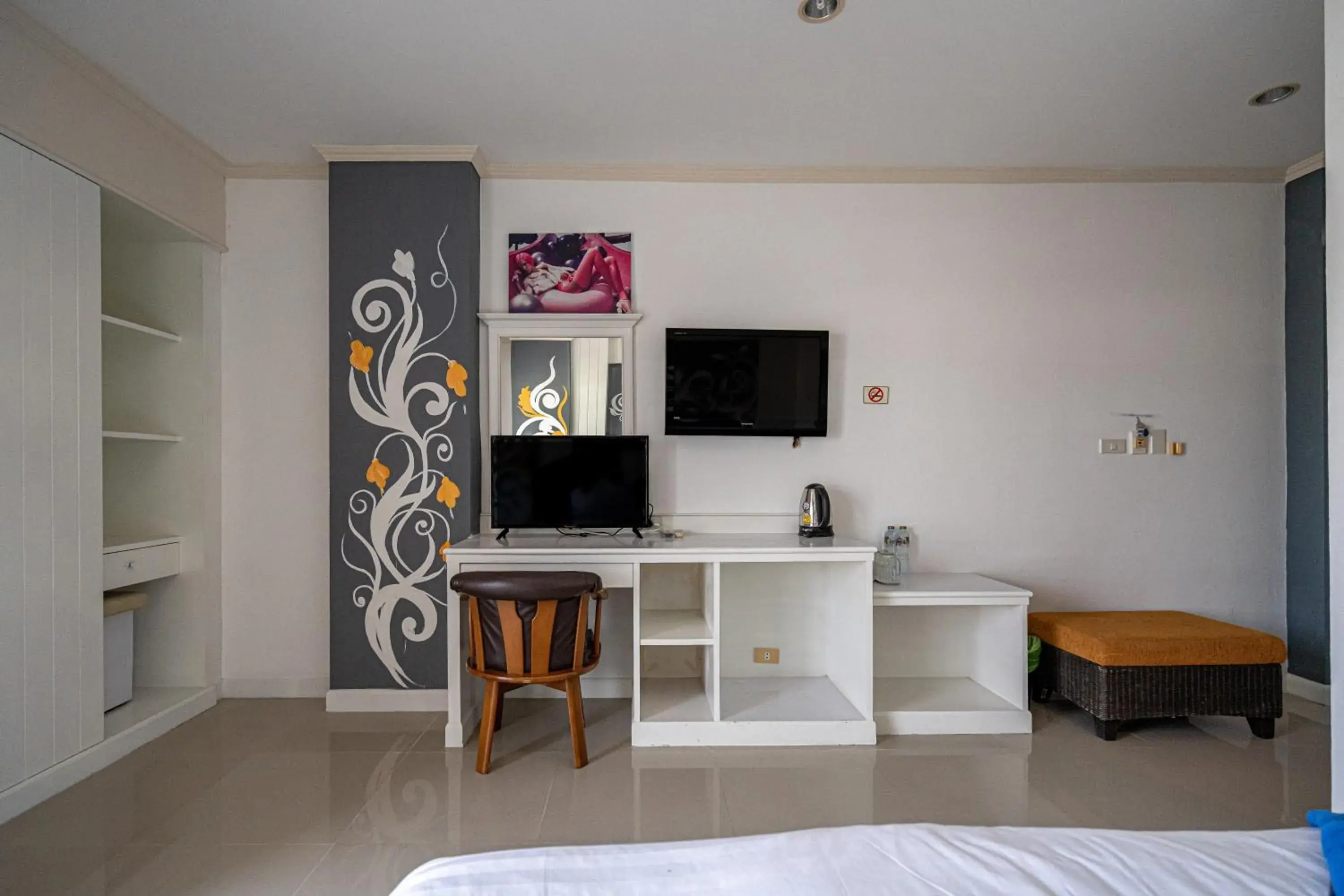 Santi White House Patong Santi White House Patong