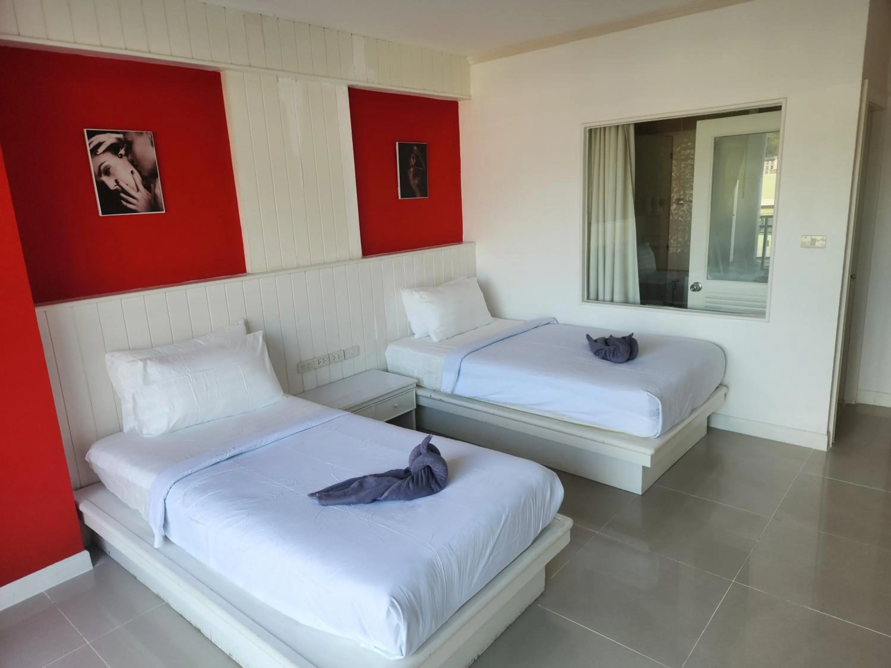 Bed in Santi White House Patong