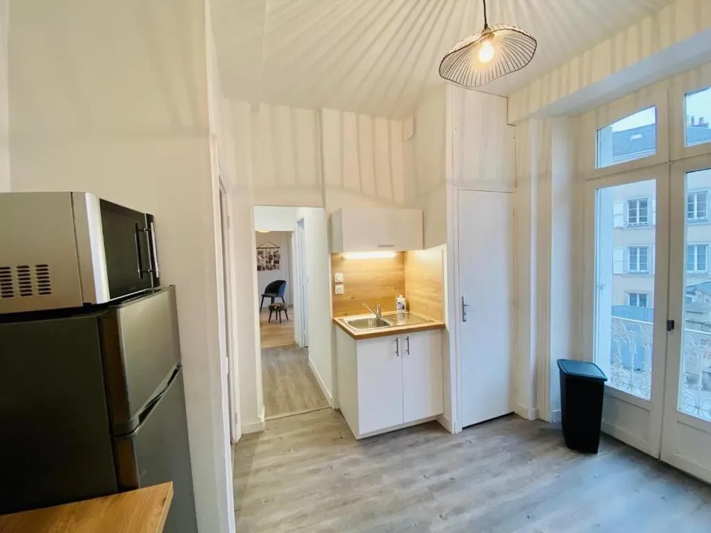 Kitchen or kitchenette in Au coeur de ville