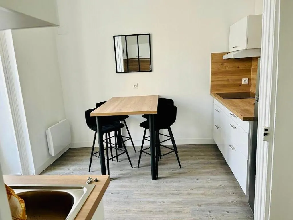 Kitchen or kitchenette in Au coeur de ville