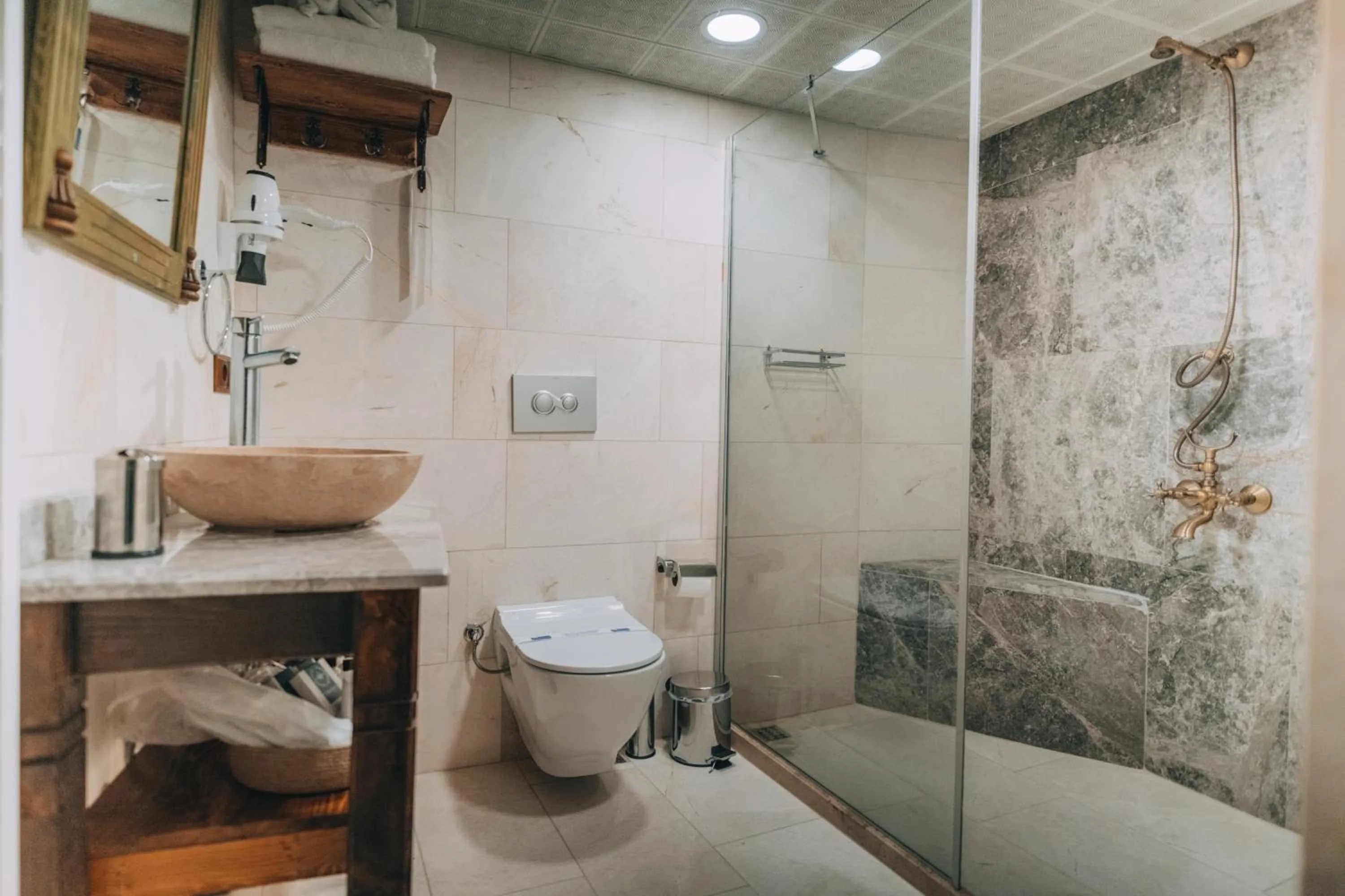 Shower in Sora Cave Hotel