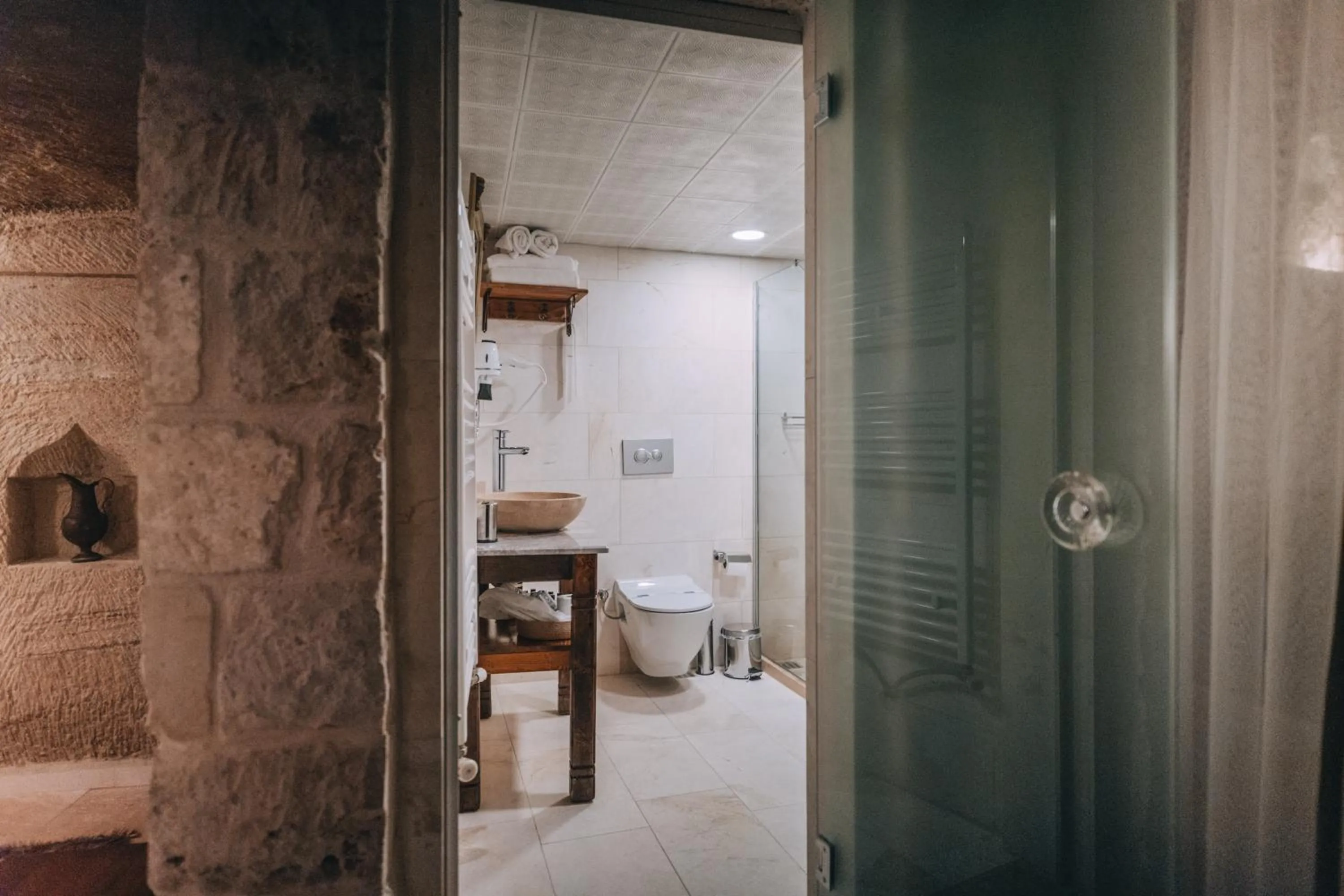 Shower in Sora Cave Hotel