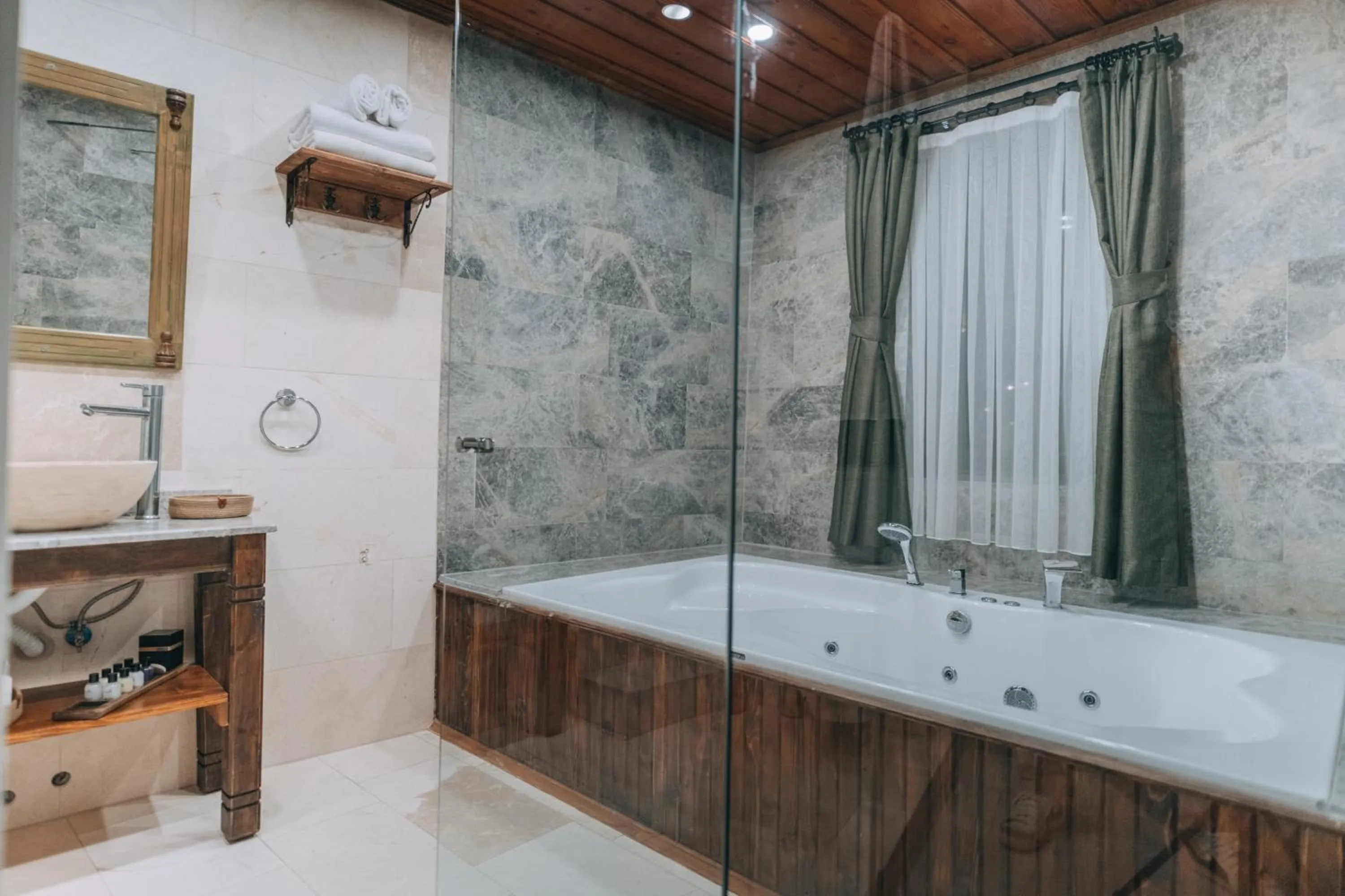 Shower in Sora Cave Hotel