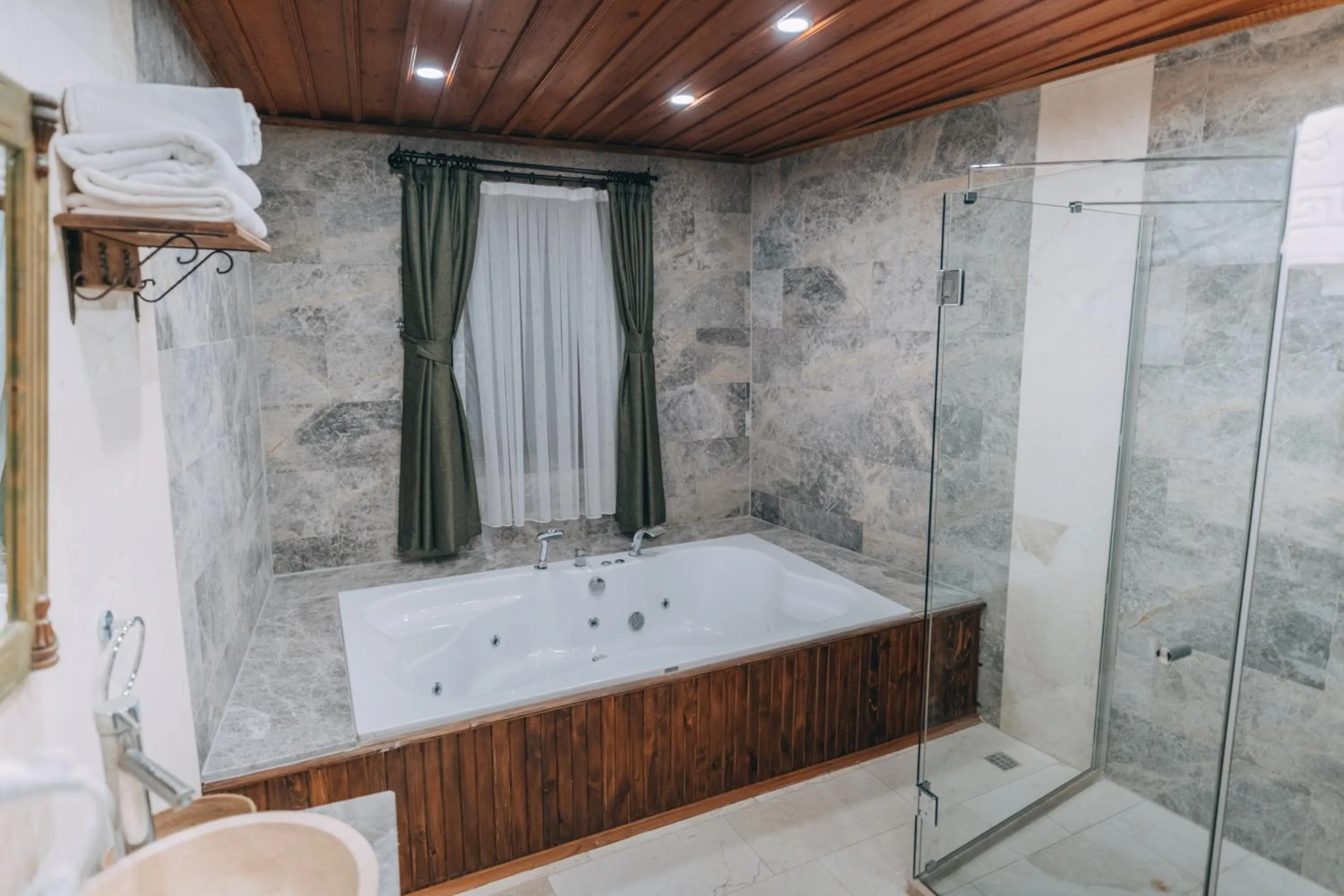 Shower in Sora Cave Hotel