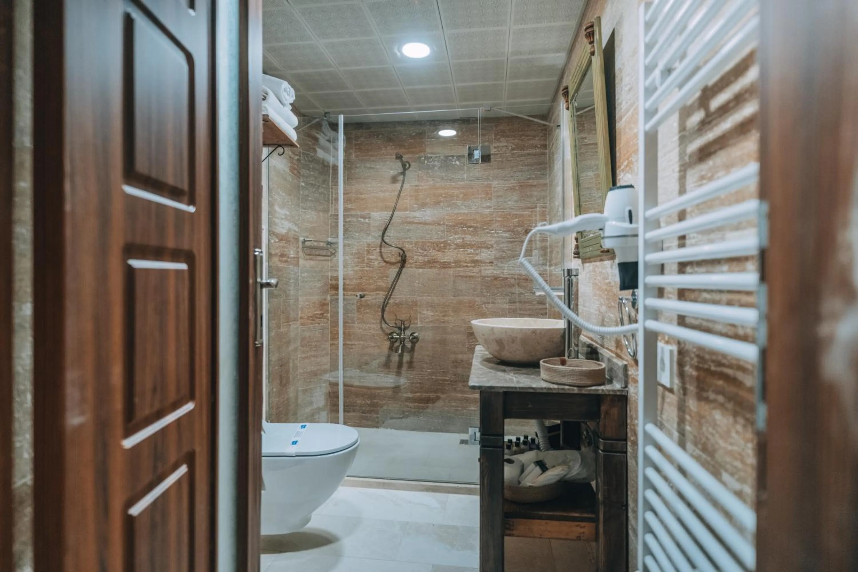 Shower in Sora Cave Hotel