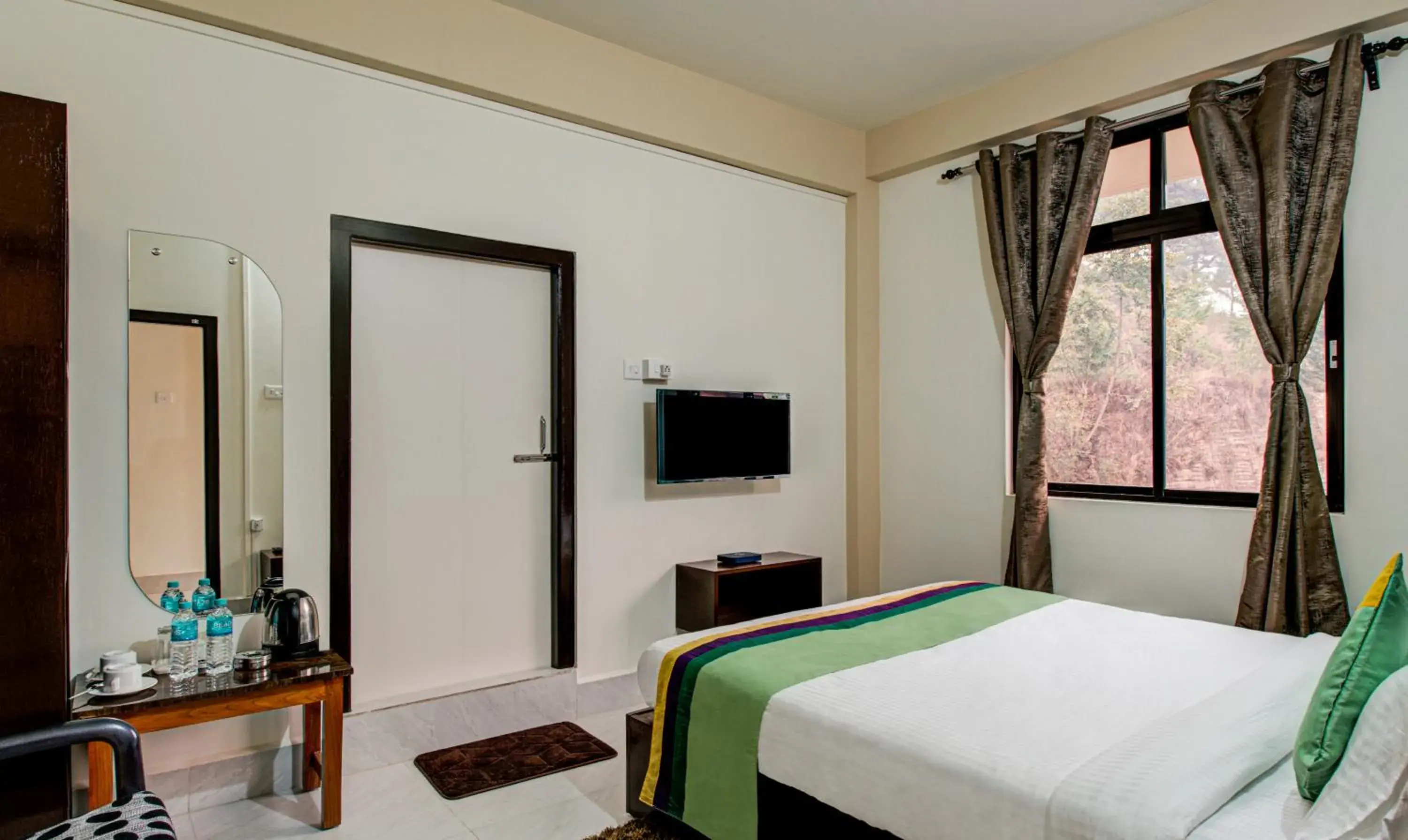 Standard Room - single occupancy in Treebo Staying Center Standard Room - single occupancy in Treebo Staying Center