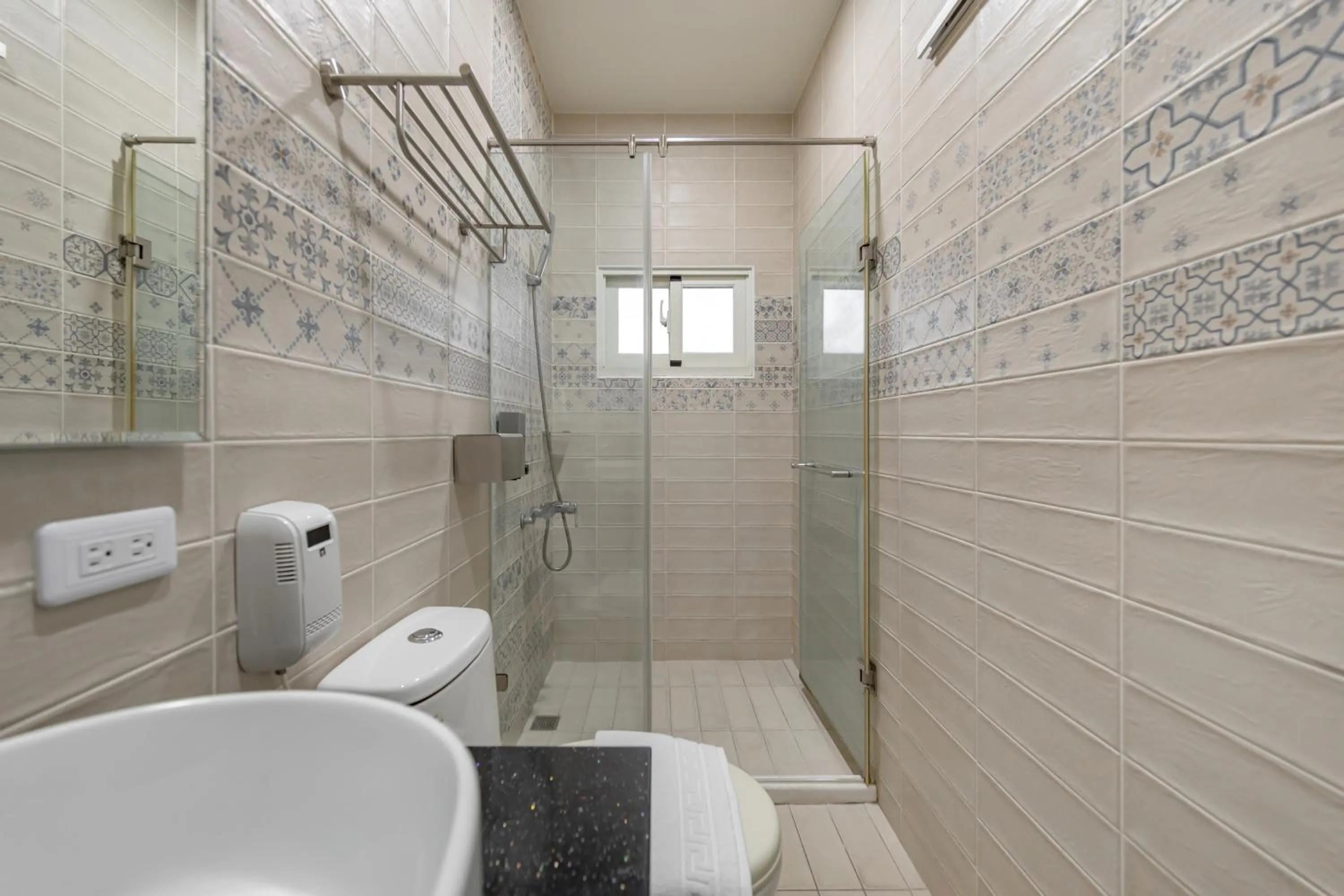 Shower in Sunset Mu Style Inn