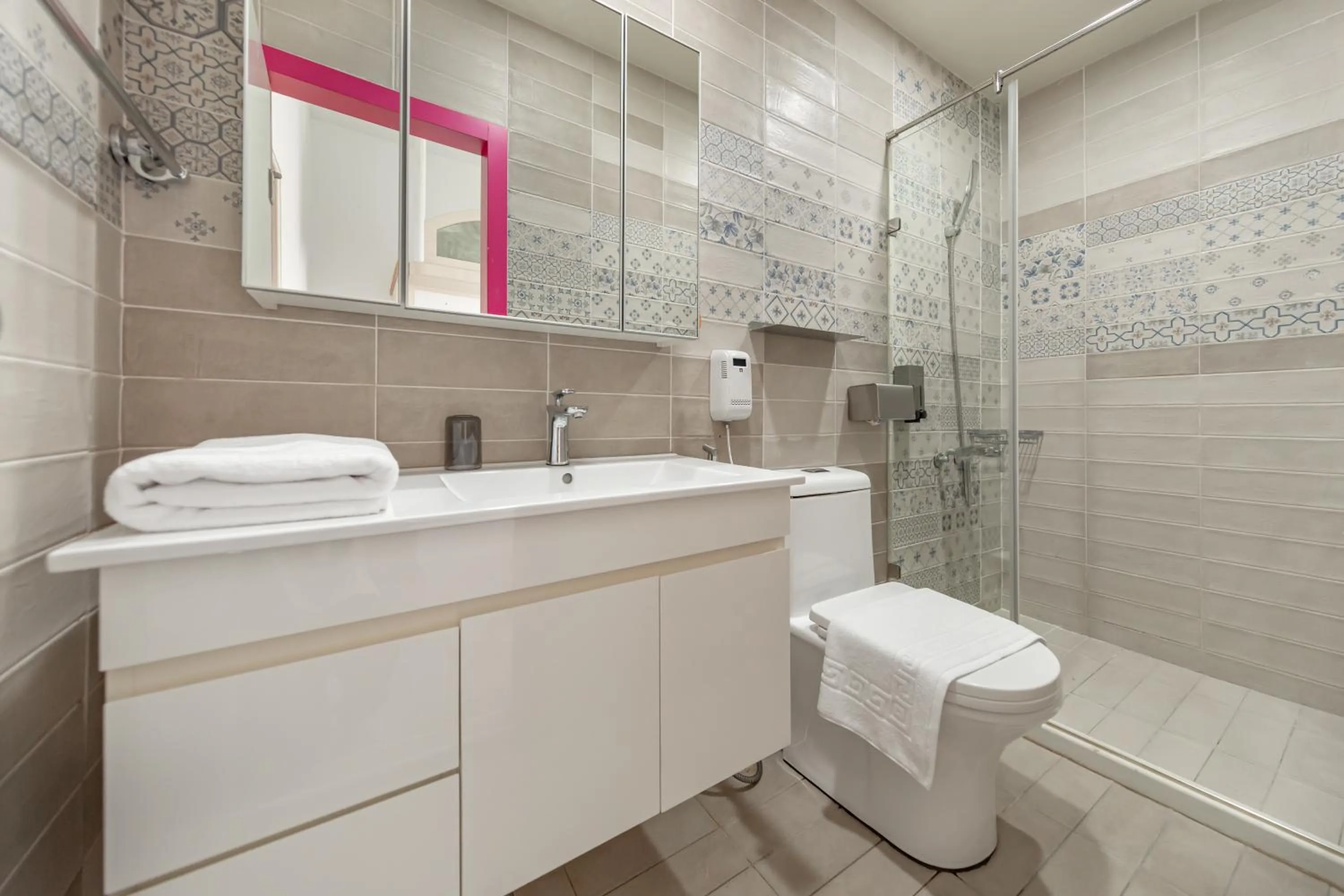 Shower in Sunset Mu Style Inn