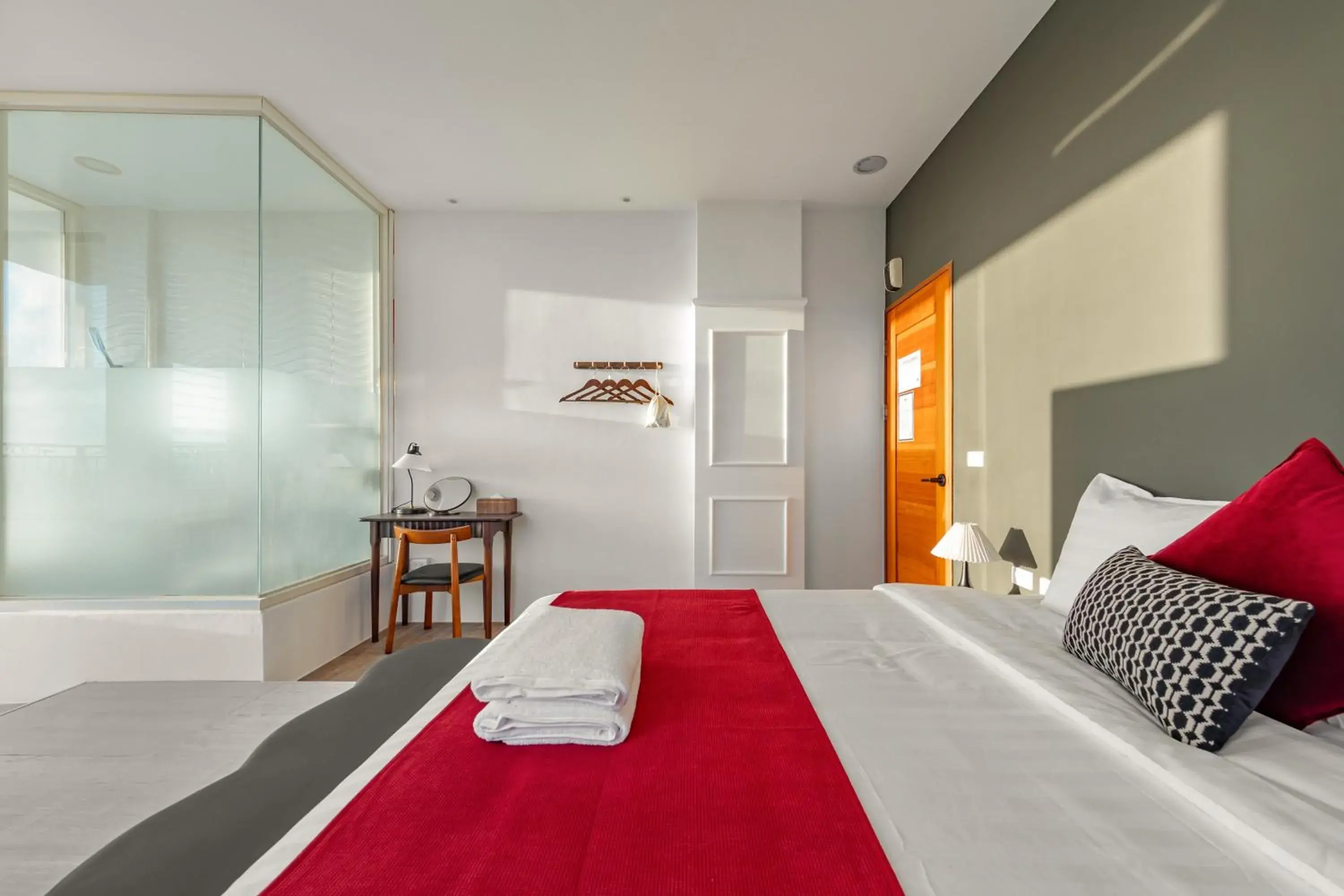 Superior Double Room with Sea View and Balcony in Sunset Mu Style Inn Superior Double Room with Sea View and Balcony in Sunset Mu Style Inn