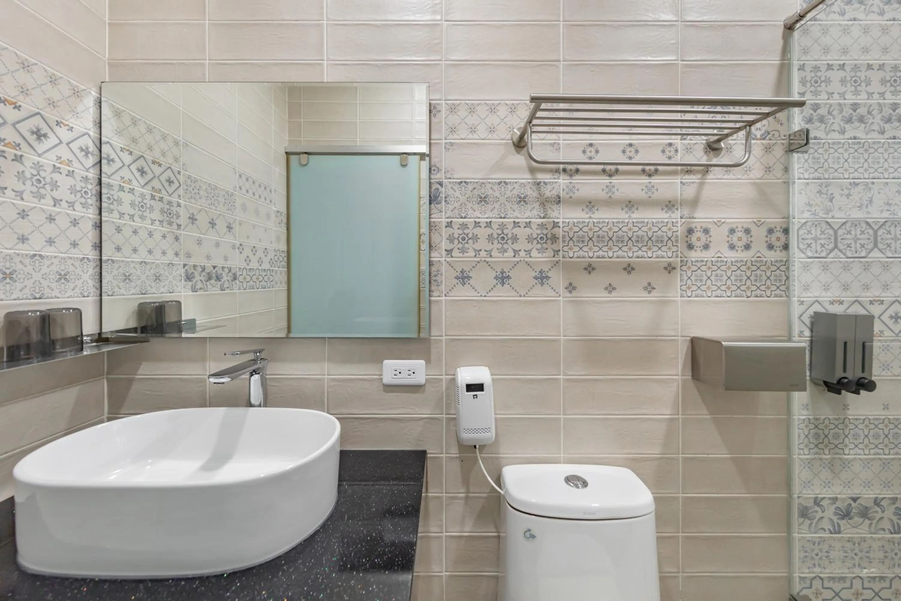 Shower in Sunset Mu Style Inn