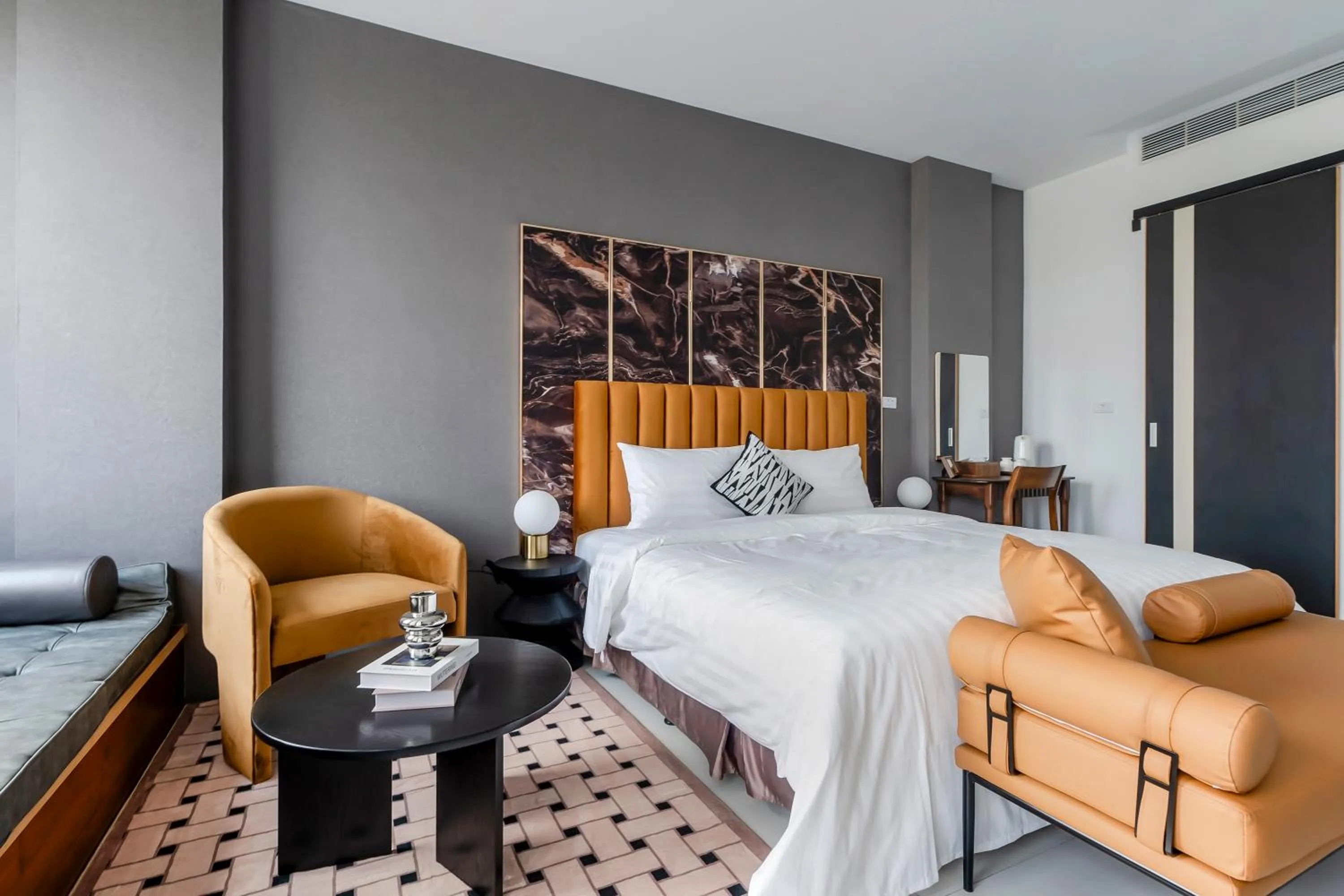 Photo of the whole room, Bed in Sunset Mu Style Inn