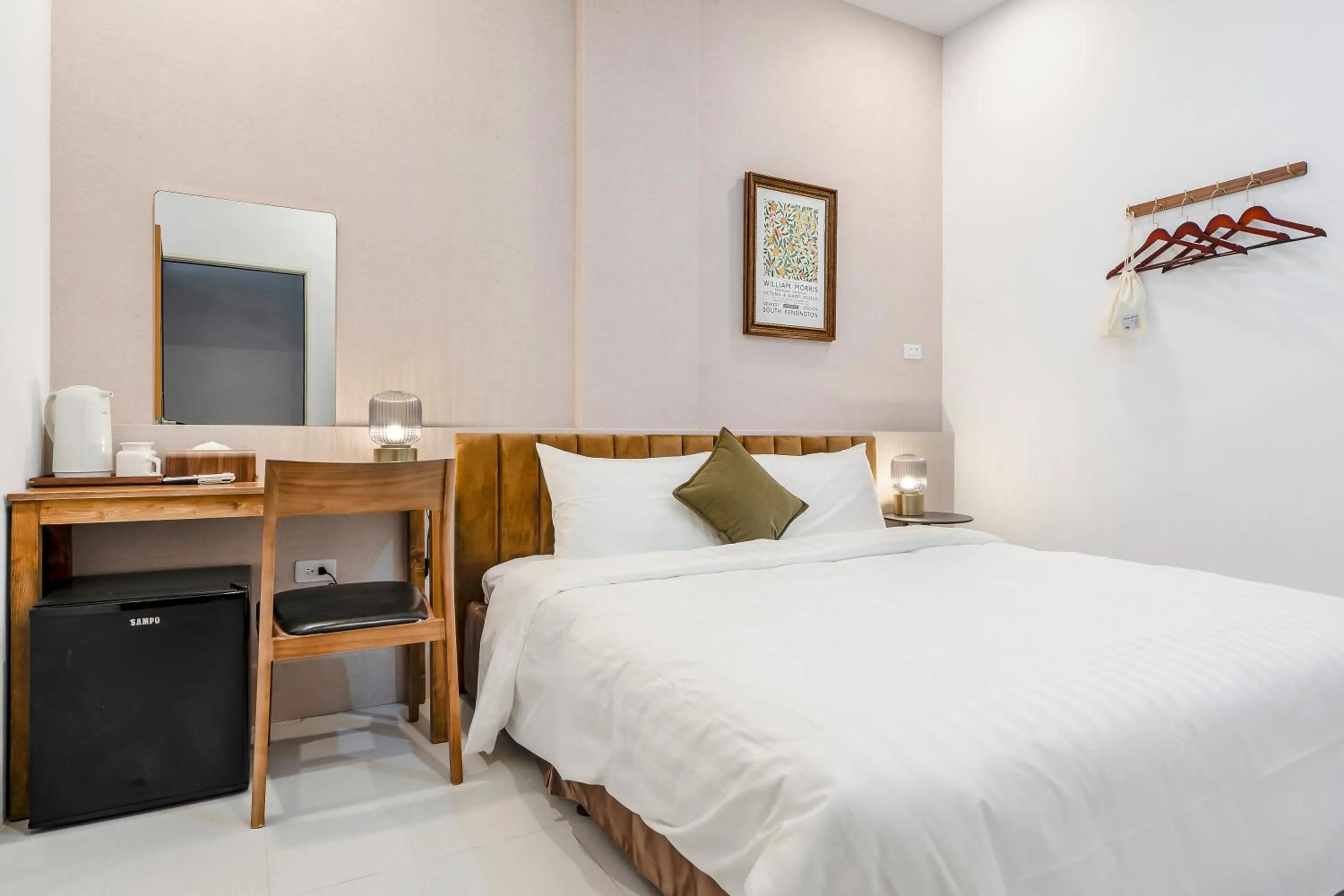 Photo of the whole room, Bed in Sunset Mu Style Inn