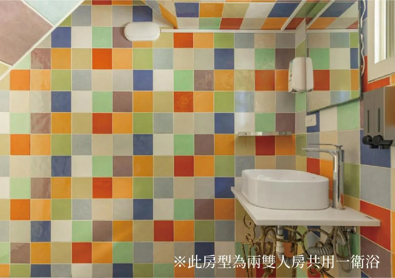 Toilet in Sunset Mu Style Inn