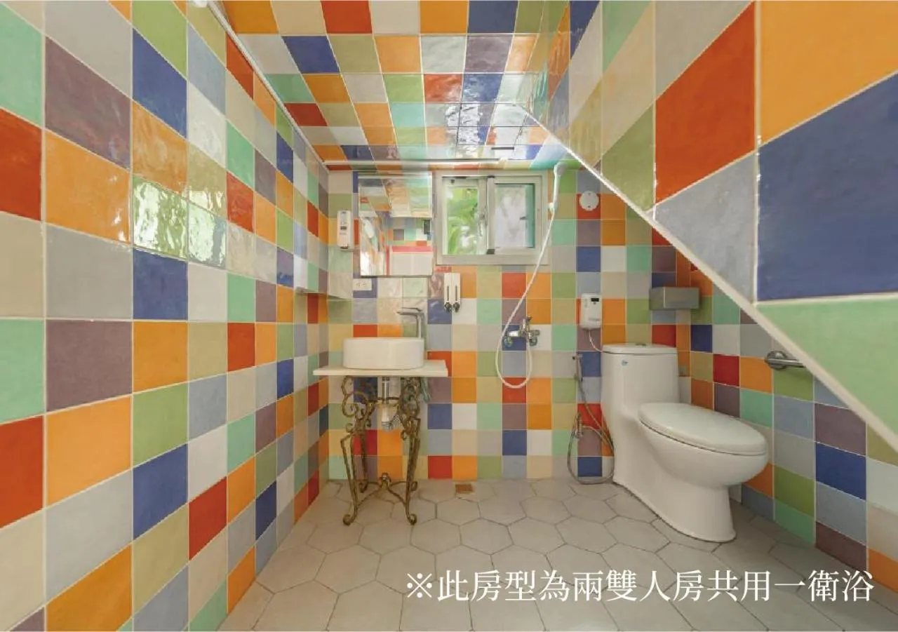 Toilet in Sunset Mu Style Inn