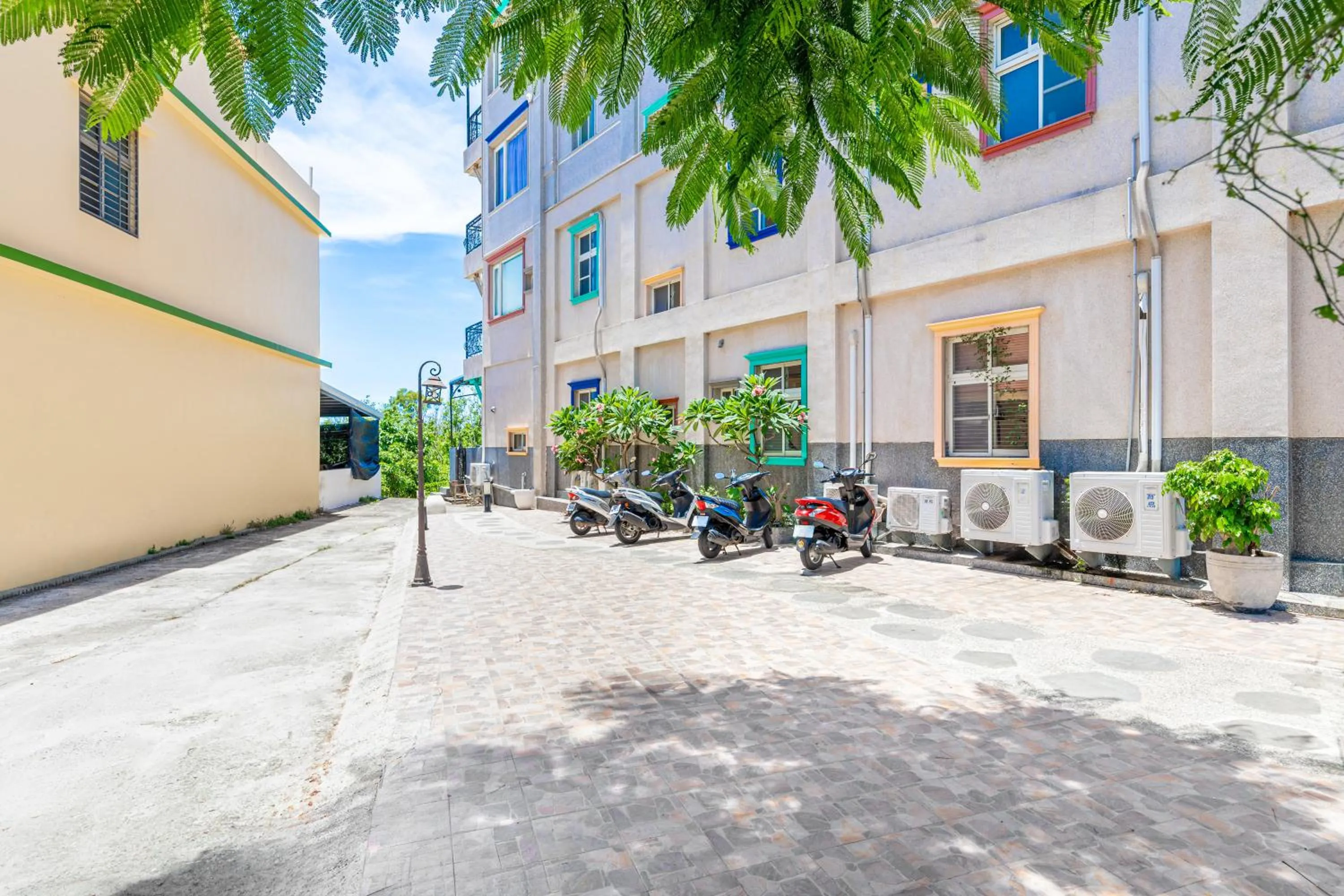 Property building in Sunset Mu Style Inn