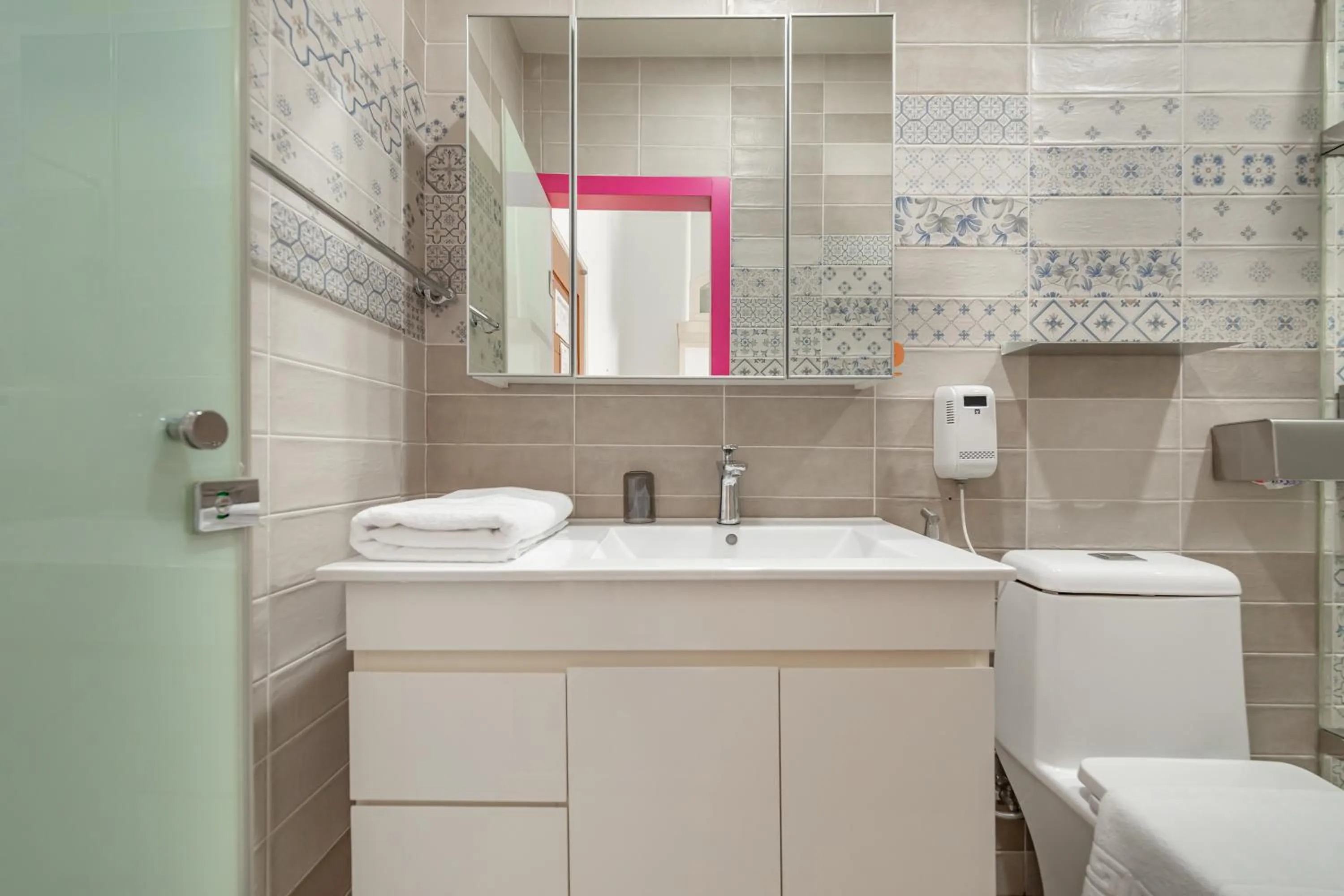 Toilet in Sunset Mu Style Inn