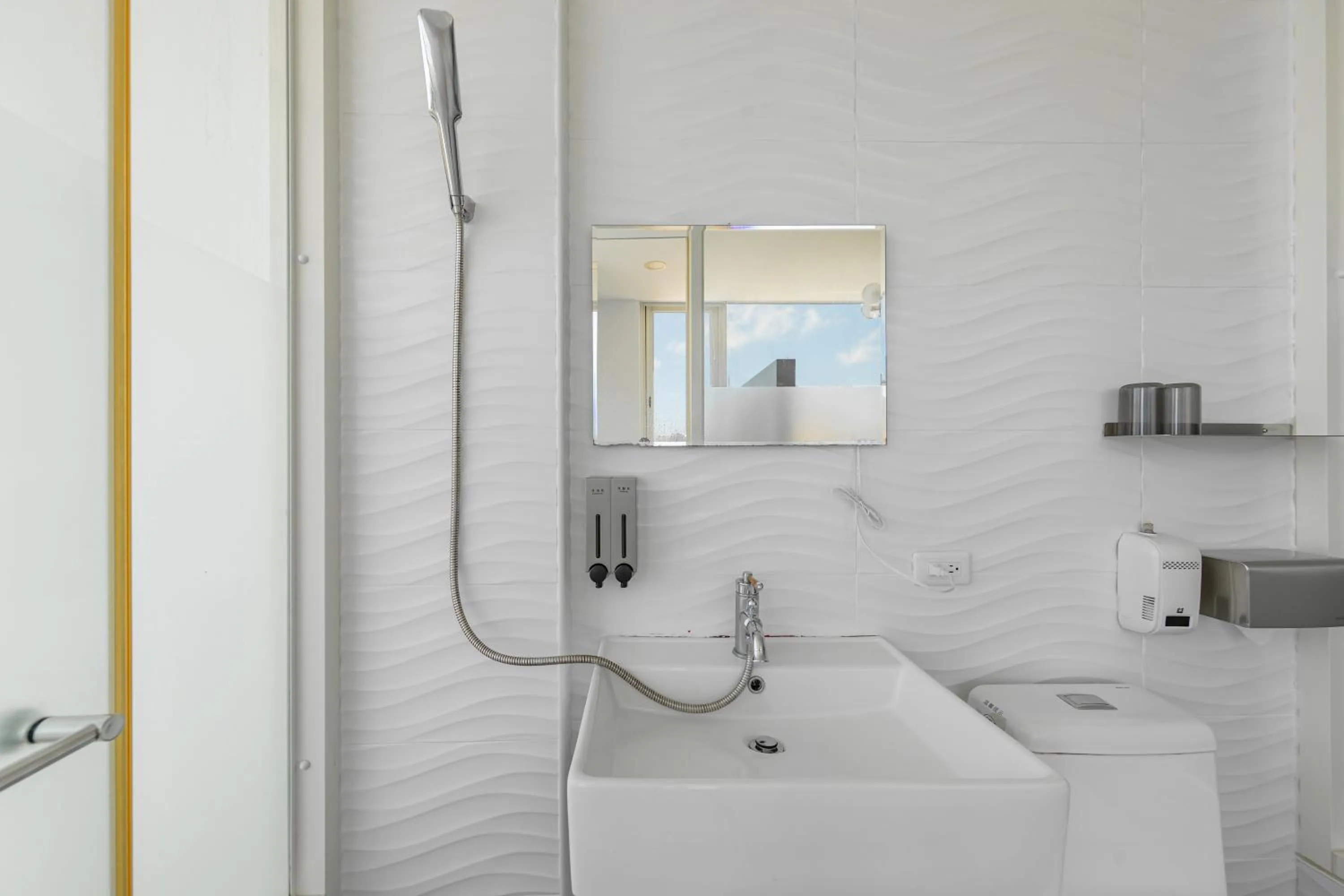 Shower in Sunset Mu Style Inn