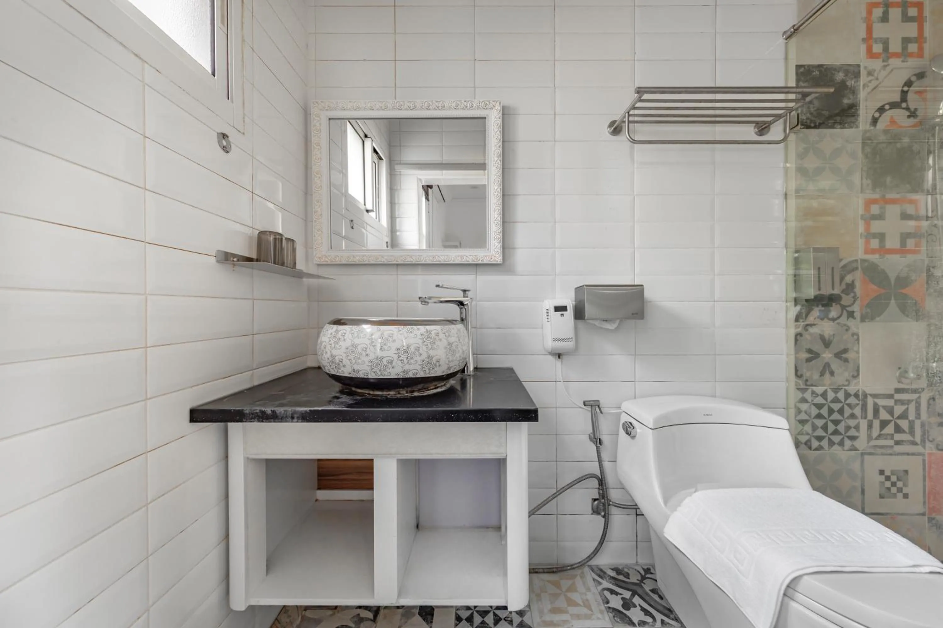 Toilet in Sunset Mu Style Inn