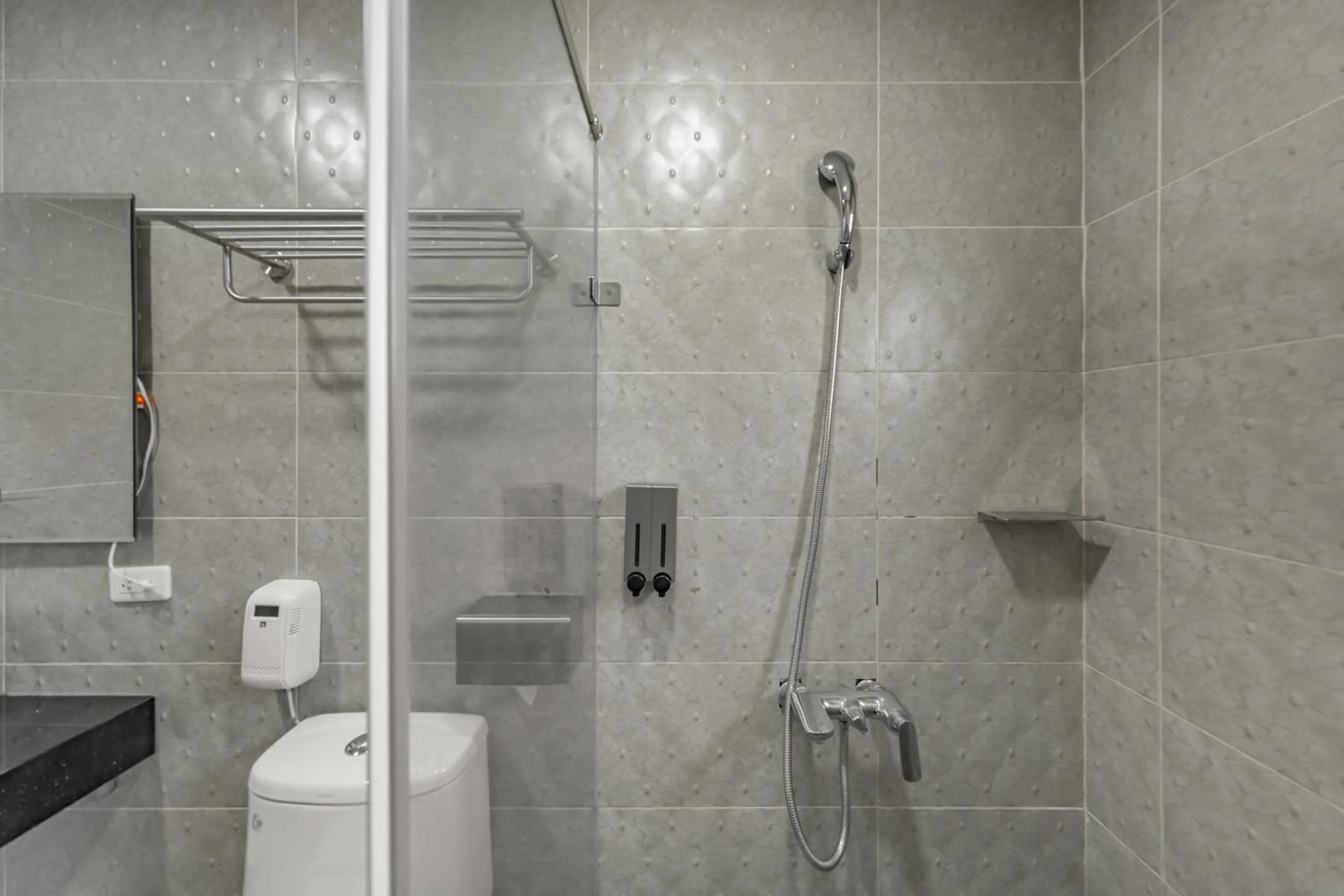 Shower in Sunset Mu Style Inn