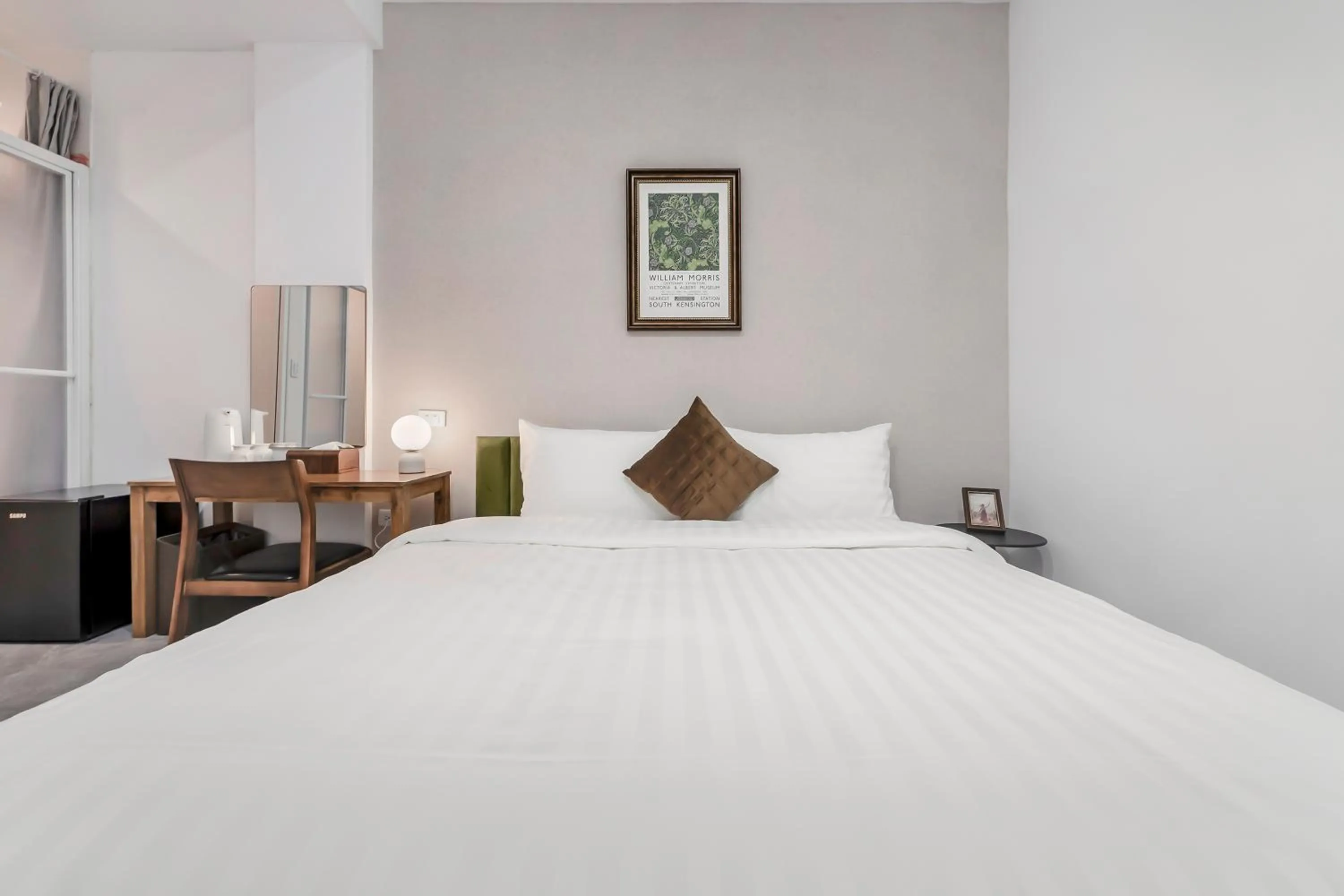 Photo of the whole room, Bed in Sunset Mu Style Inn