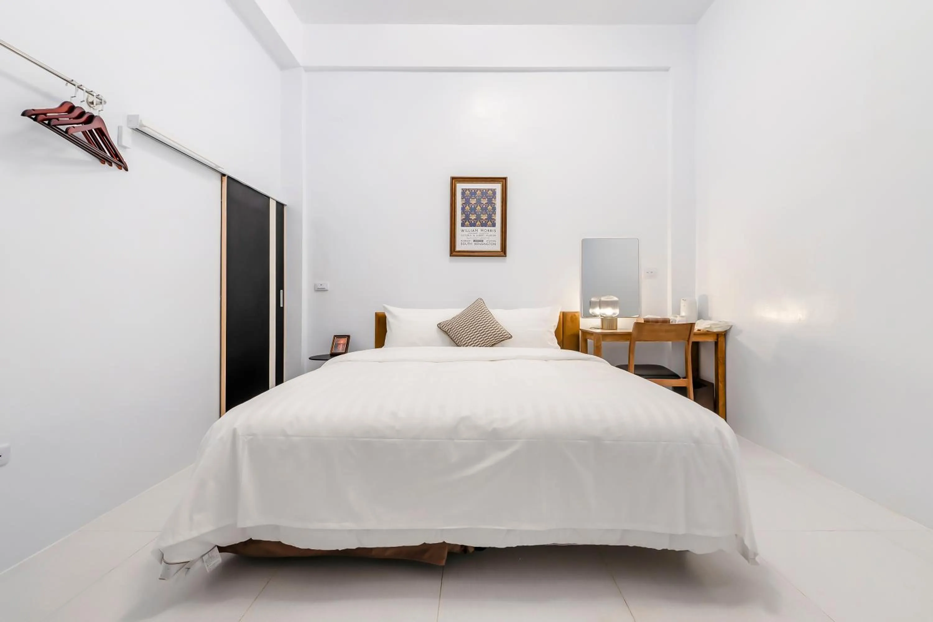 Photo of the whole room, Bed in Sunset Mu Style Inn