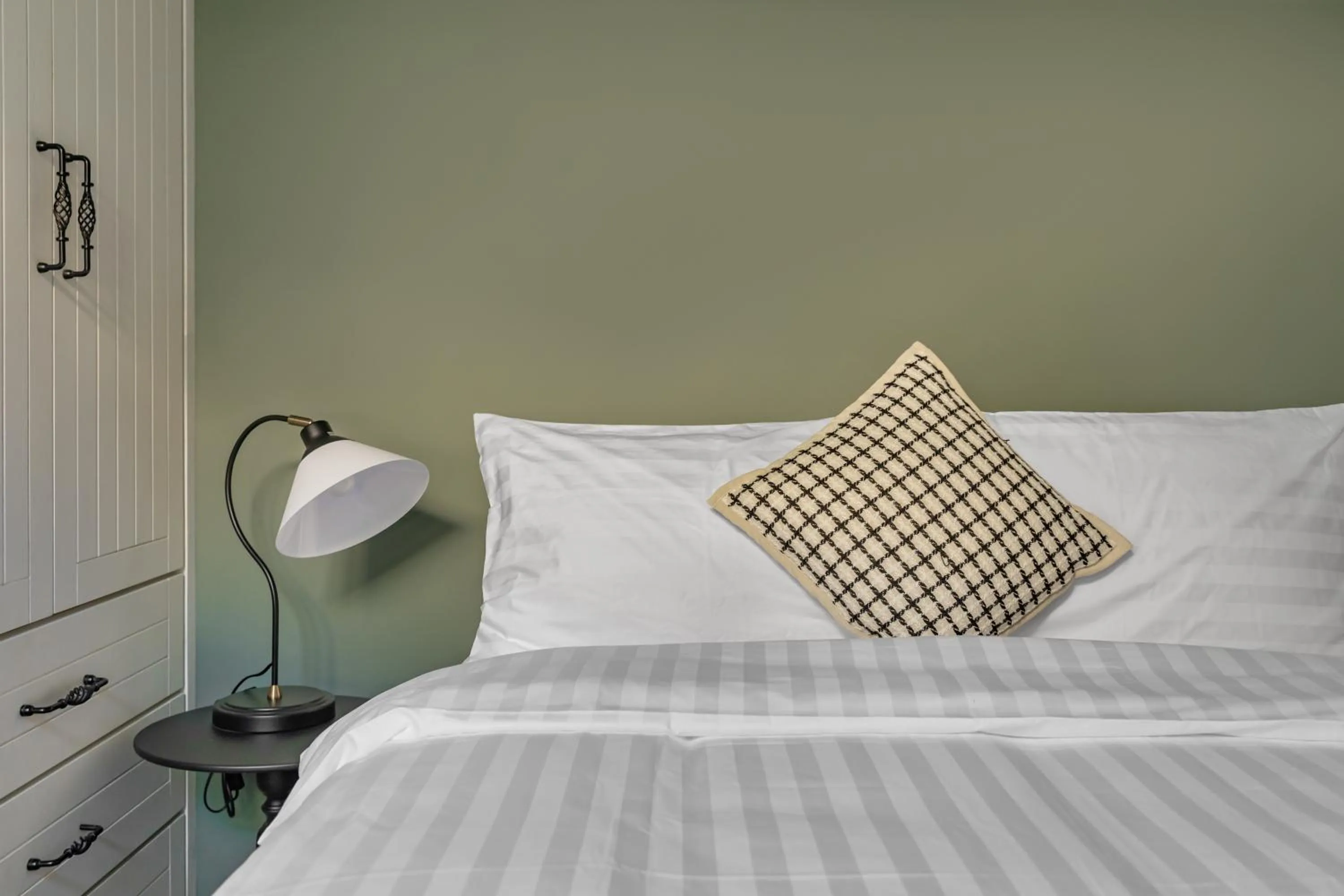 Bed in Sunset Mu Style Inn