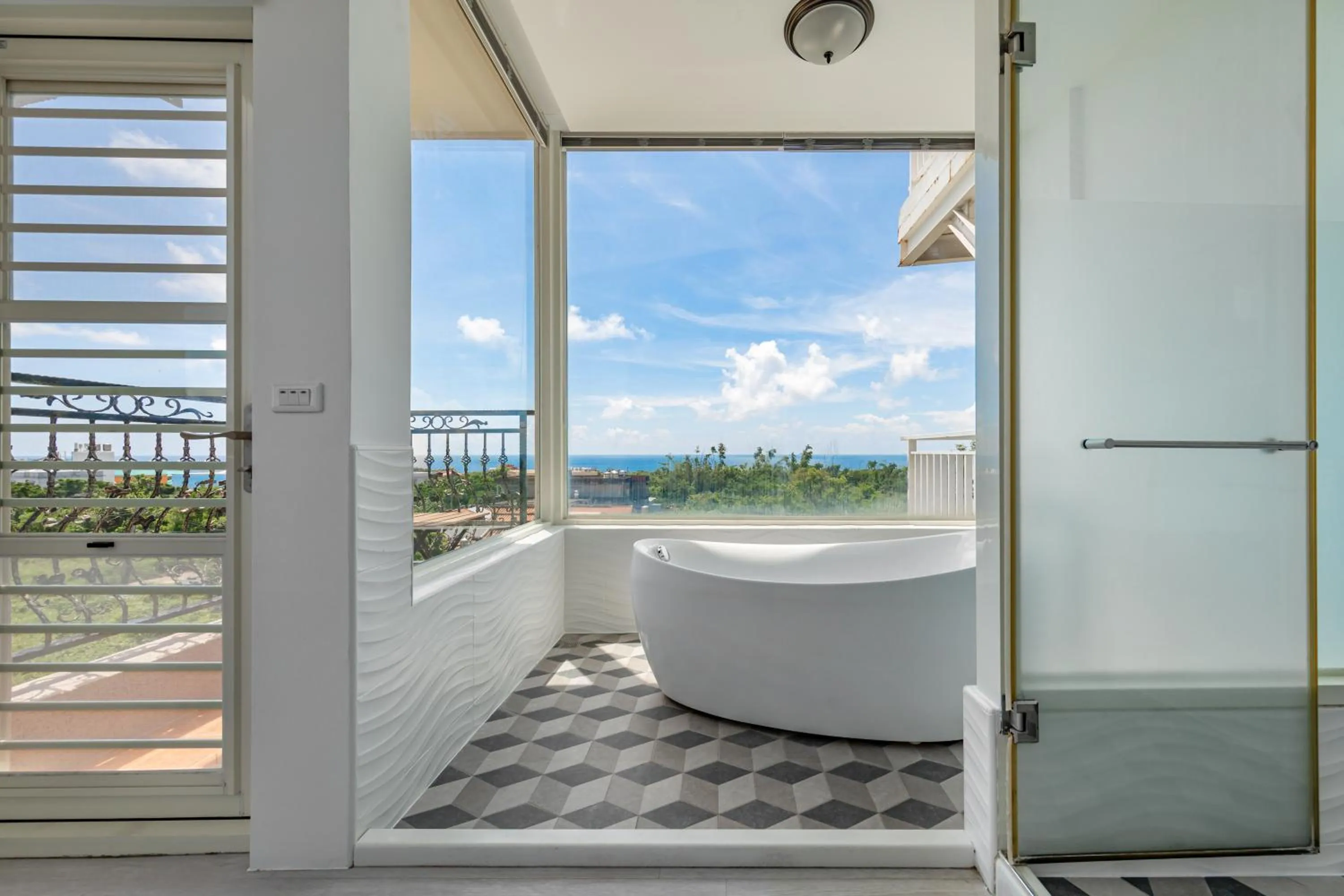 Bathroom in Sunset Mu Style Inn