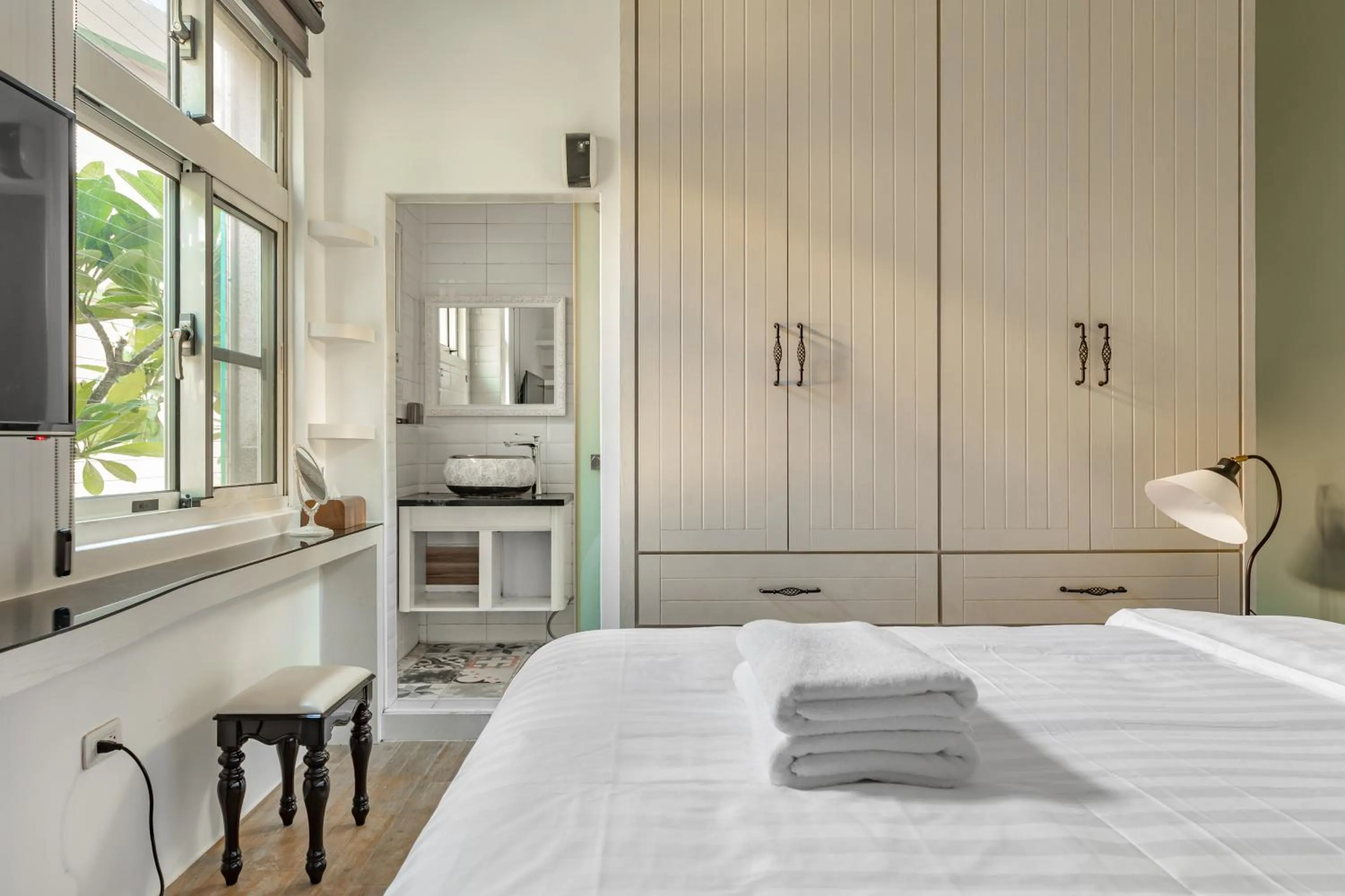 Bed in Sunset Mu Style Inn