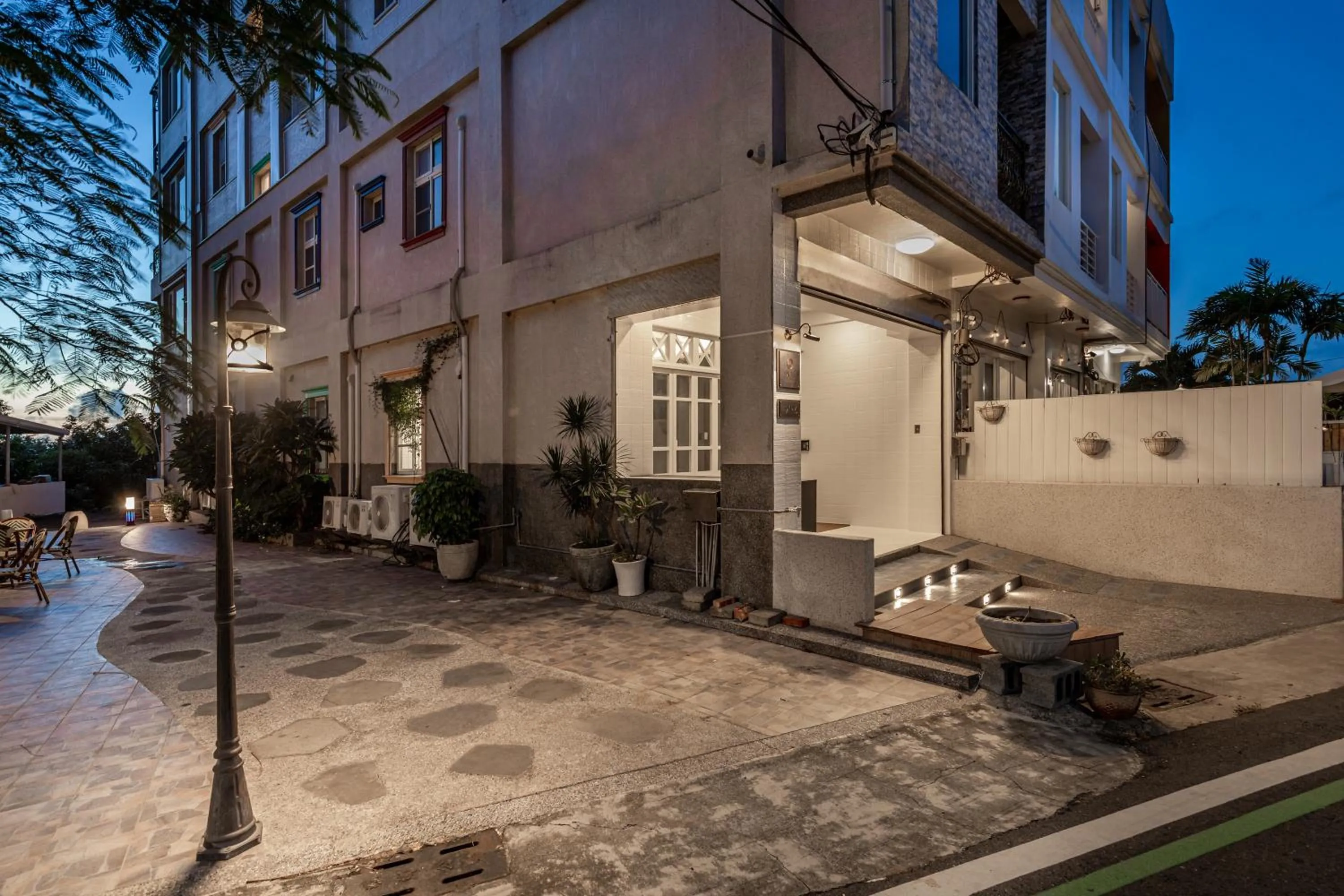 Property building in Sunset Mu Style Inn