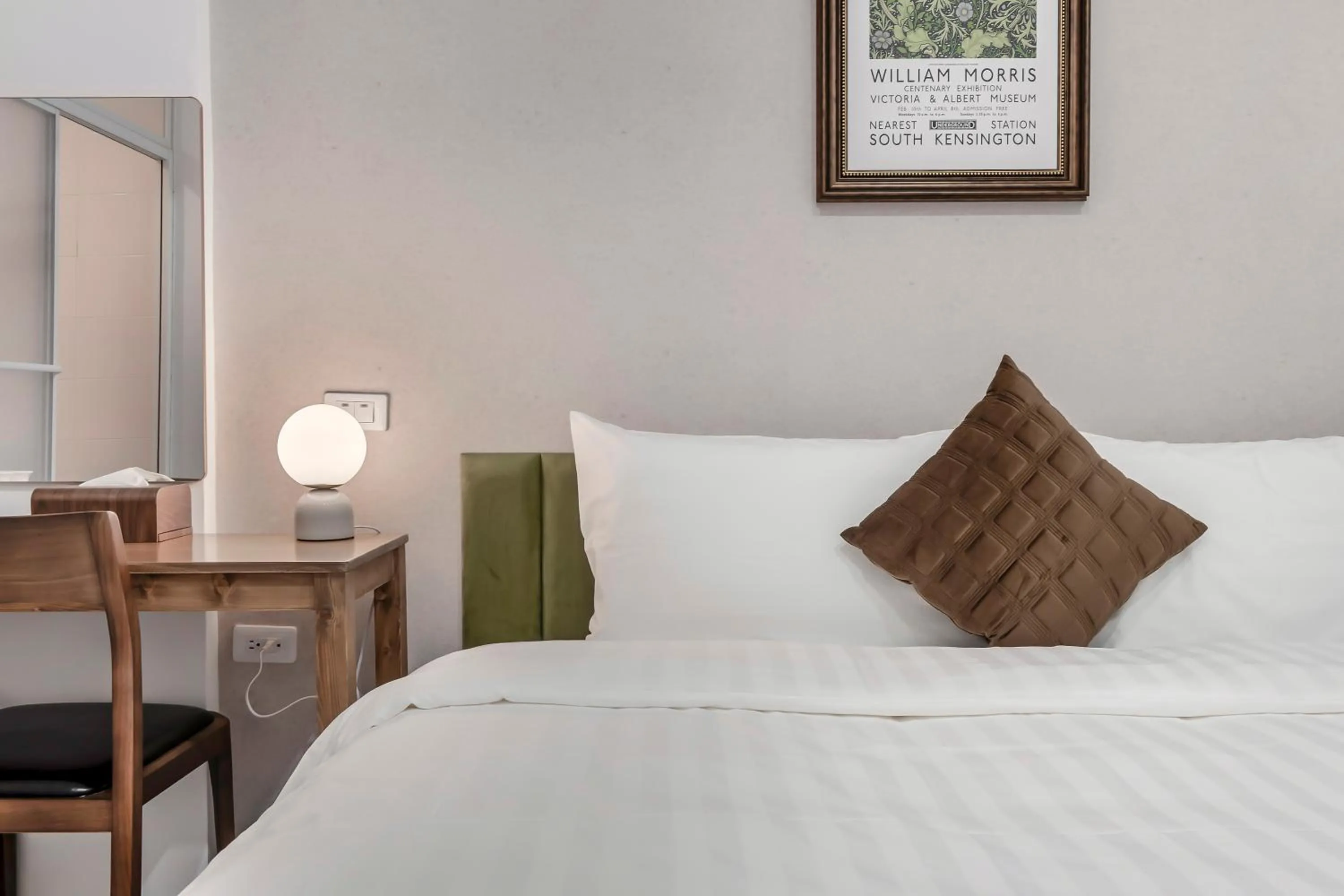 Photo of the whole room, Bed in Sunset Mu Style Inn